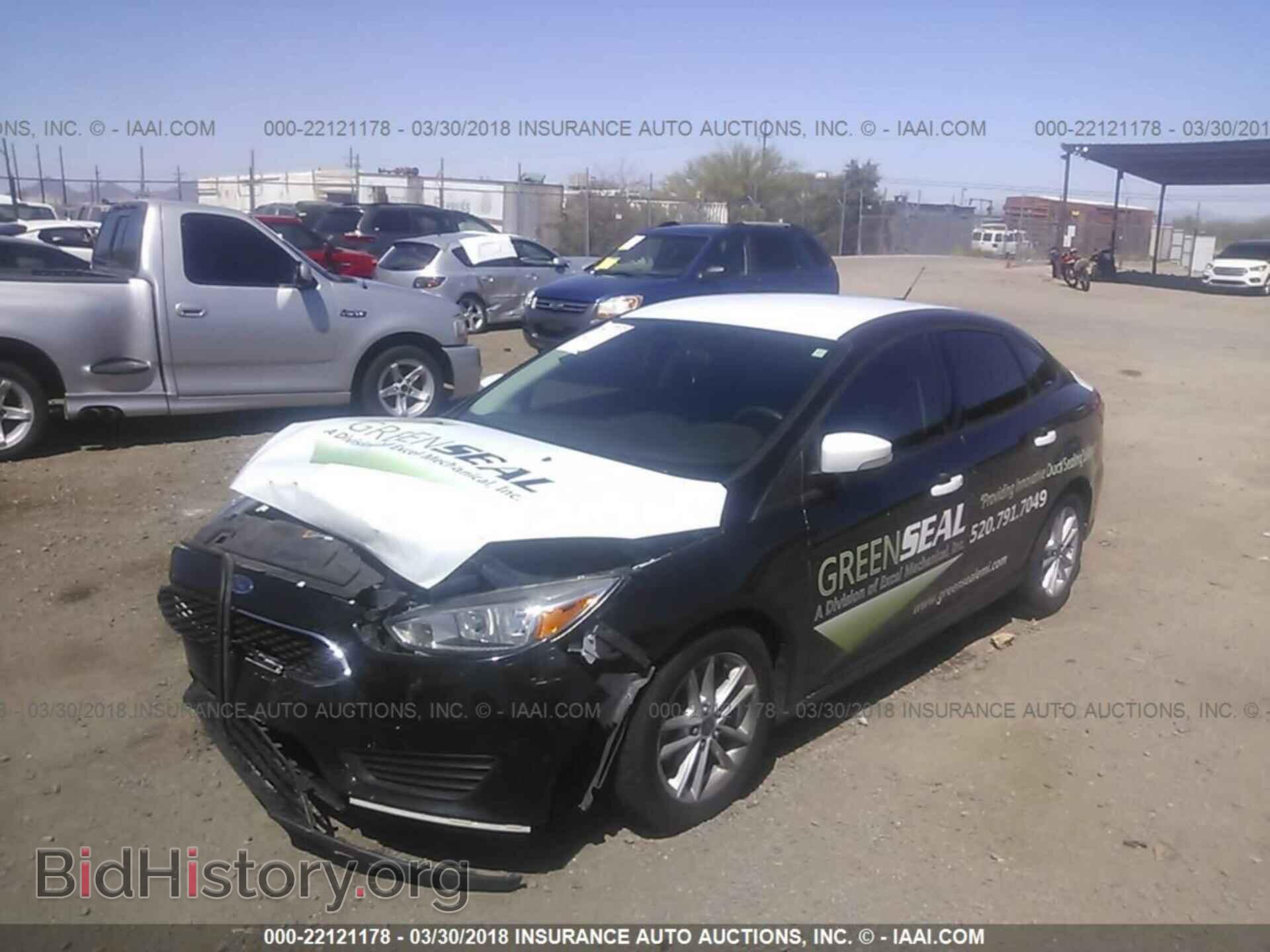 2015 Ford Focus - VIN: 1FADP3F2XFL375432 - Photo 2