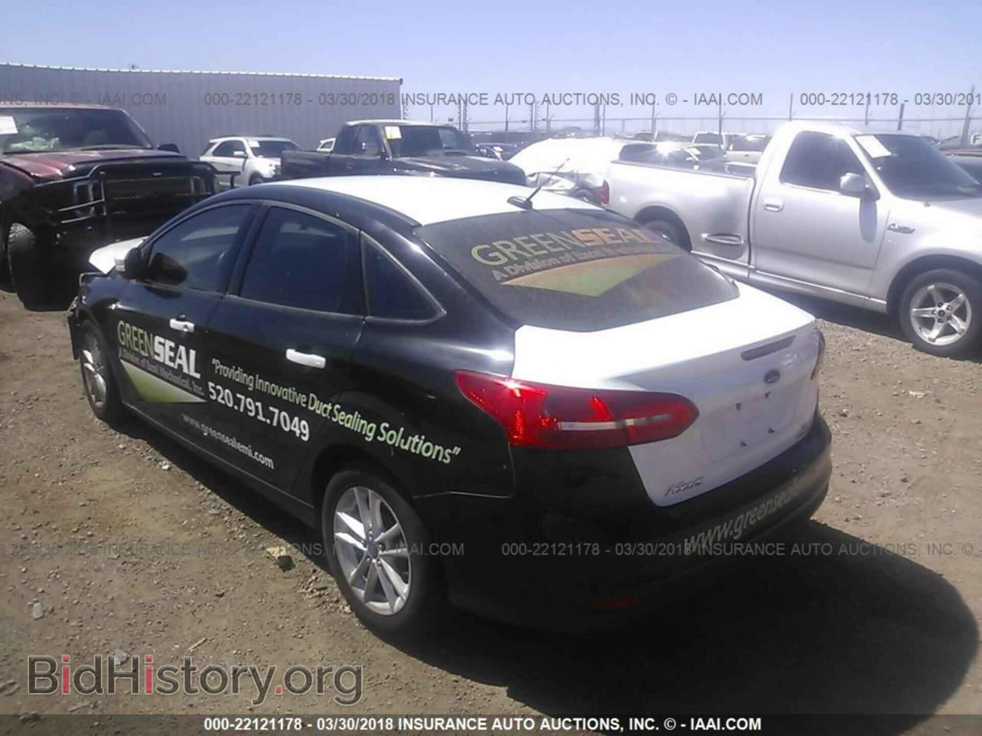 2015 Ford Focus - VIN: 1FADP3F2XFL375432 - Photo 3