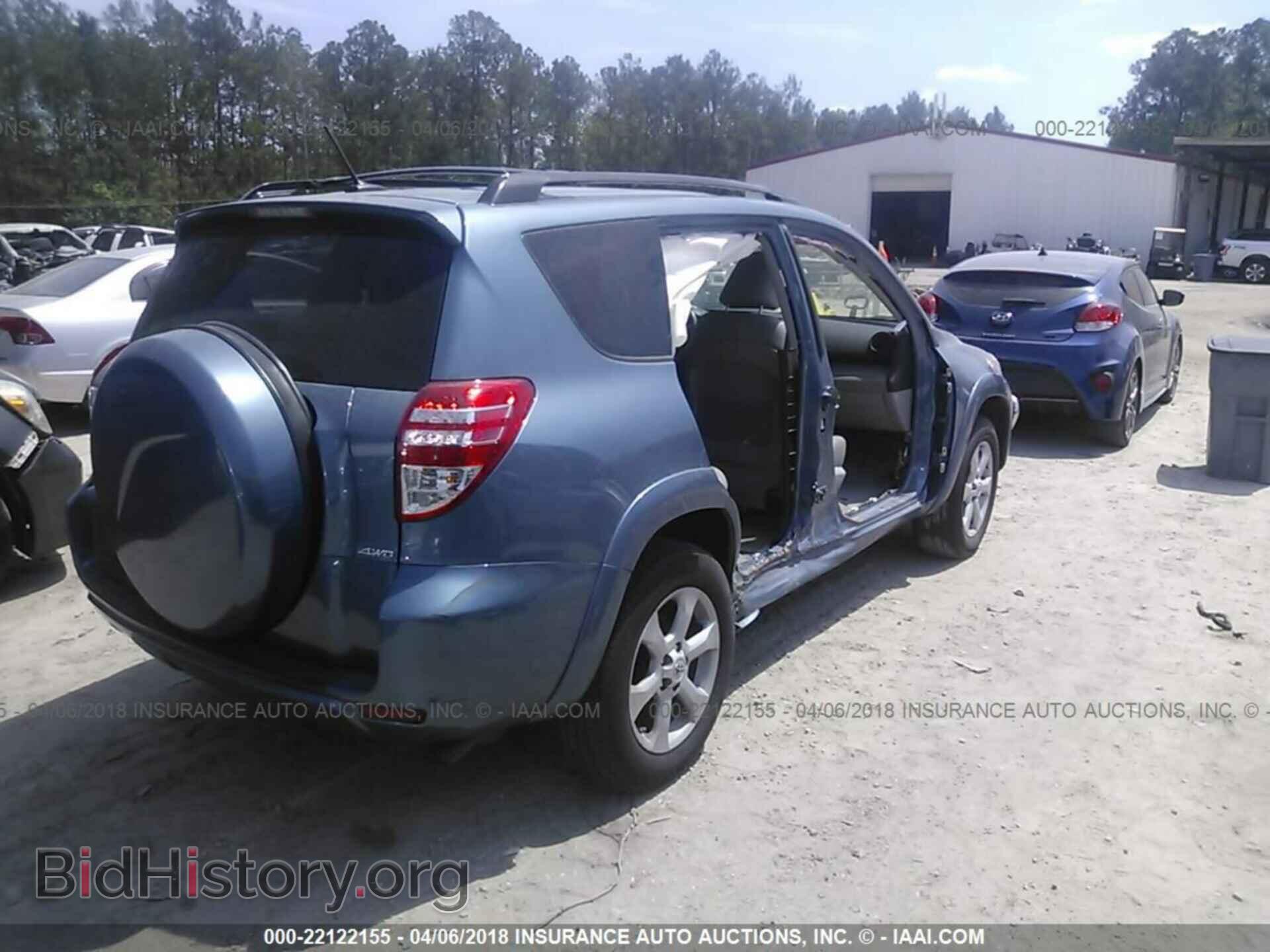 2011 Toyota Rav4 - VIN: 2T3DF4DV0BW153618 - Photo 4
