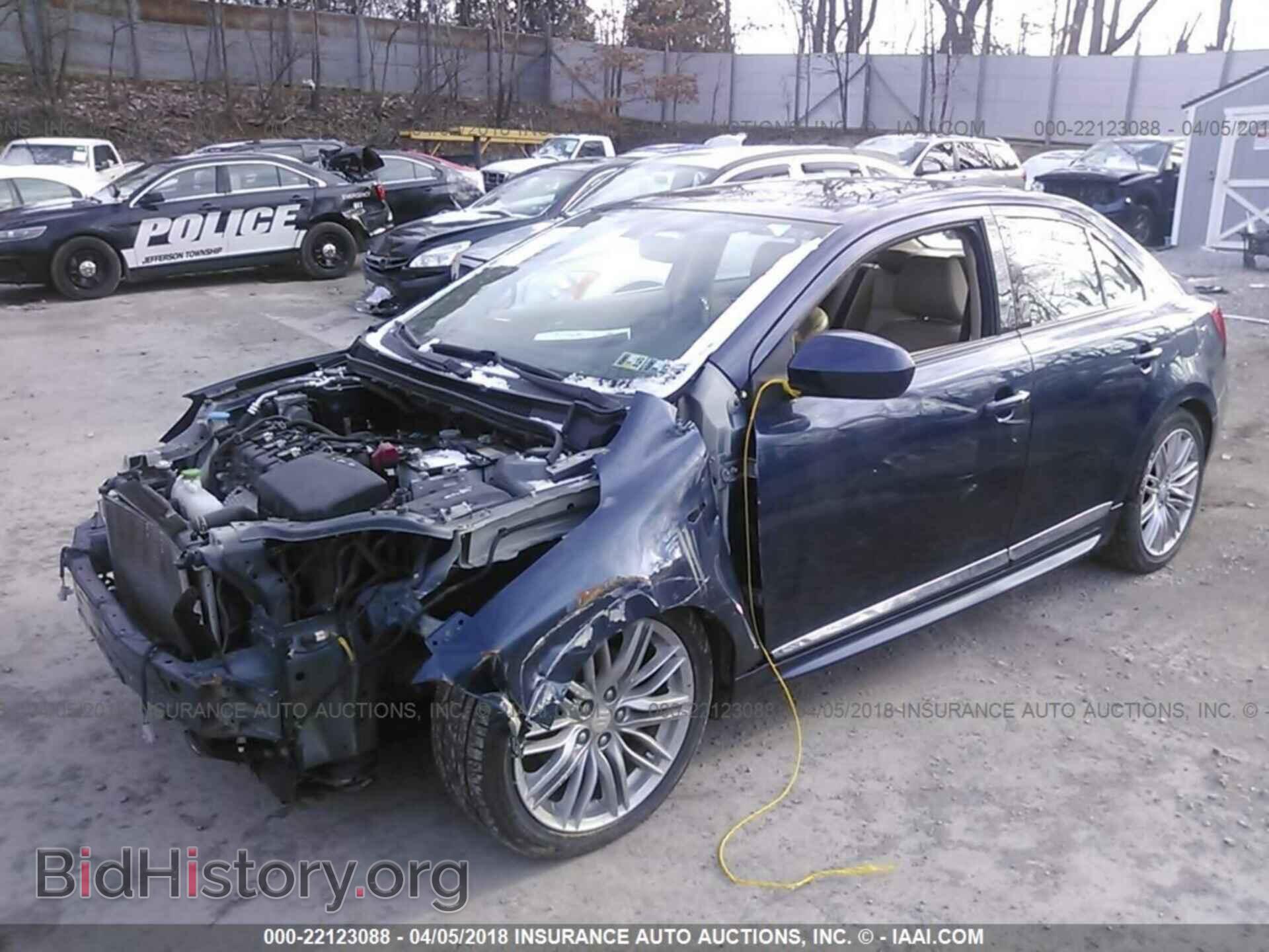 2011 Suzuki Kizashi - VIN: JS2RF9A82B6110780 - Photo 2
