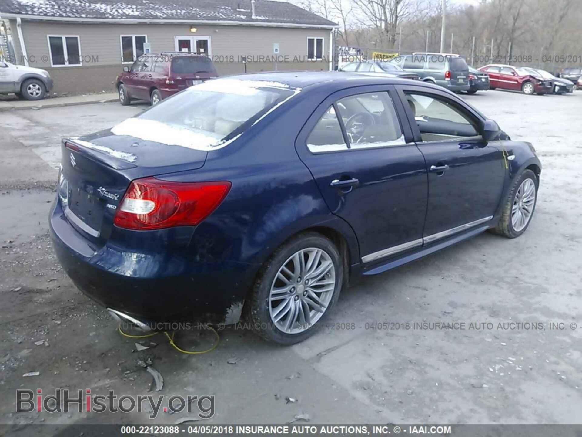 2011 Suzuki Kizashi - VIN: JS2RF9A82B6110780 - Photo 4