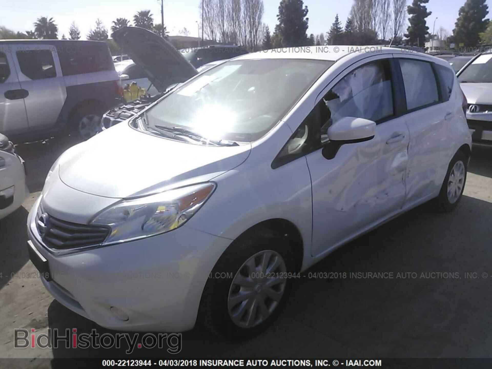 2016 Nissan Versa note - VIN: 3N1CE2CP3GL362245 - Фото 2