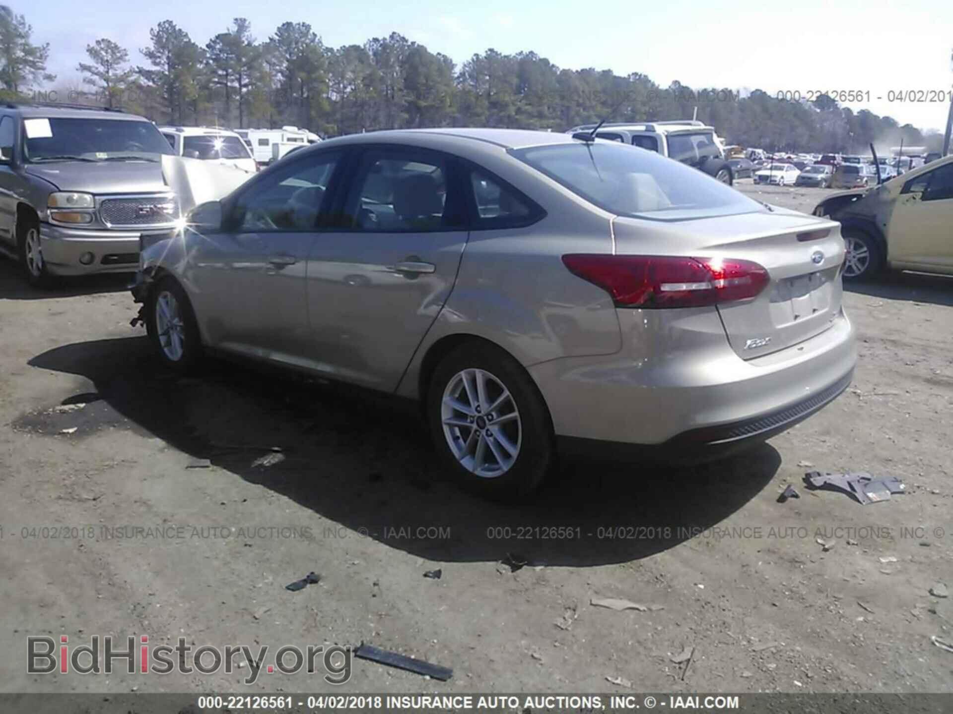 2016 Ford Focus - VIN: 1FADP3F27GL365331 - Photo 3