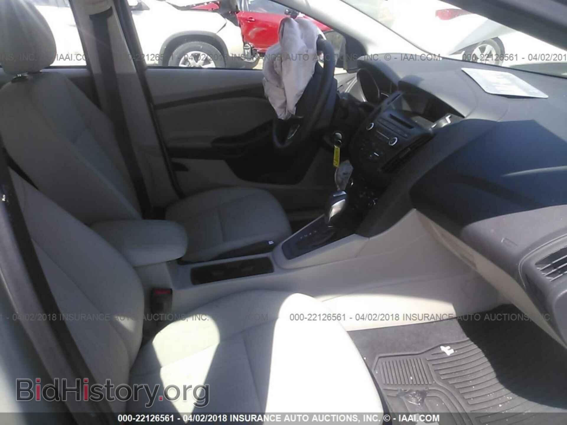 2016 Ford Focus - VIN: 1FADP3F27GL365331 - Photo 5