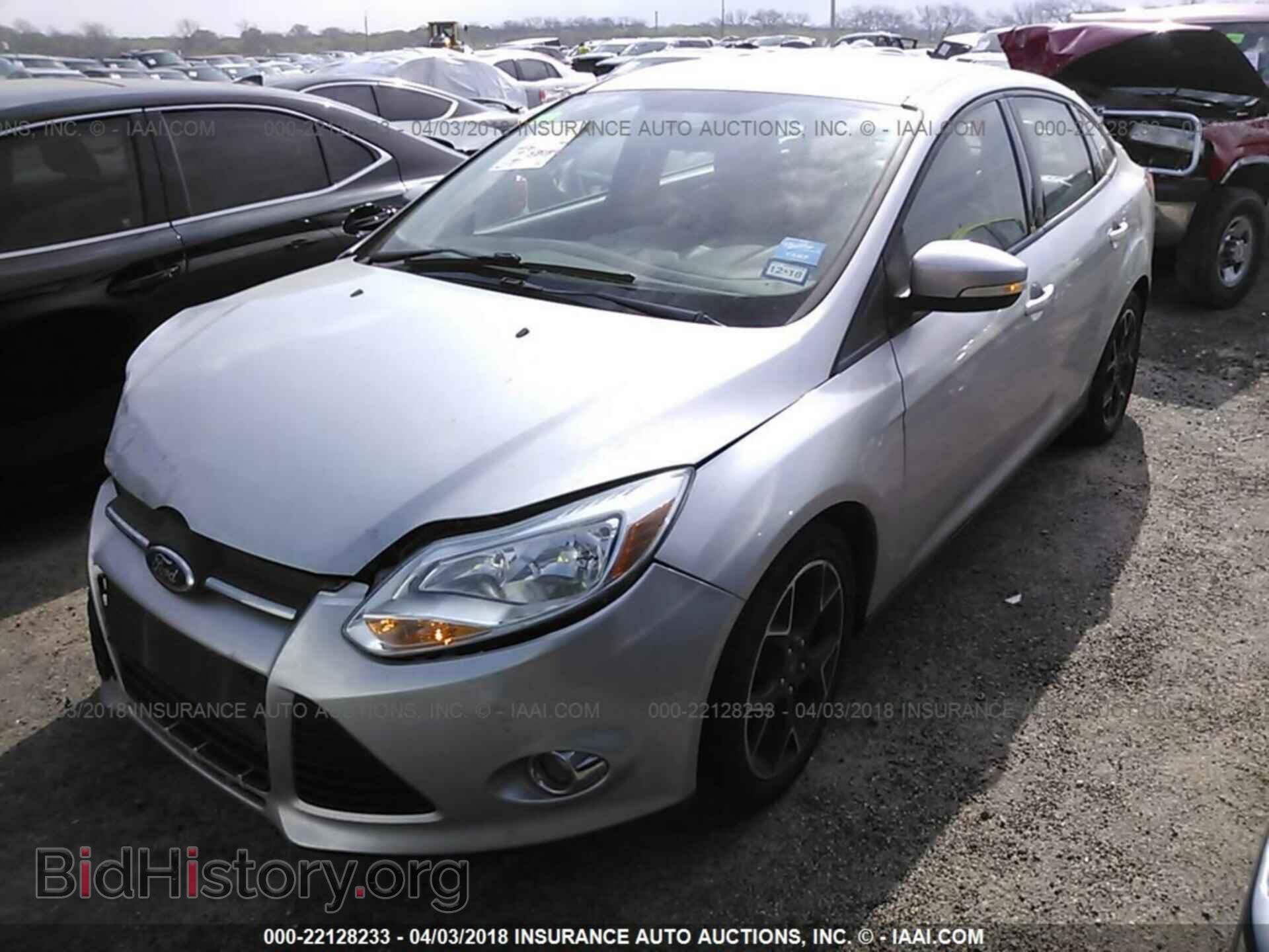 2013 Ford Focus - VIN: 1FADP3F28DL144106 - Фото 2