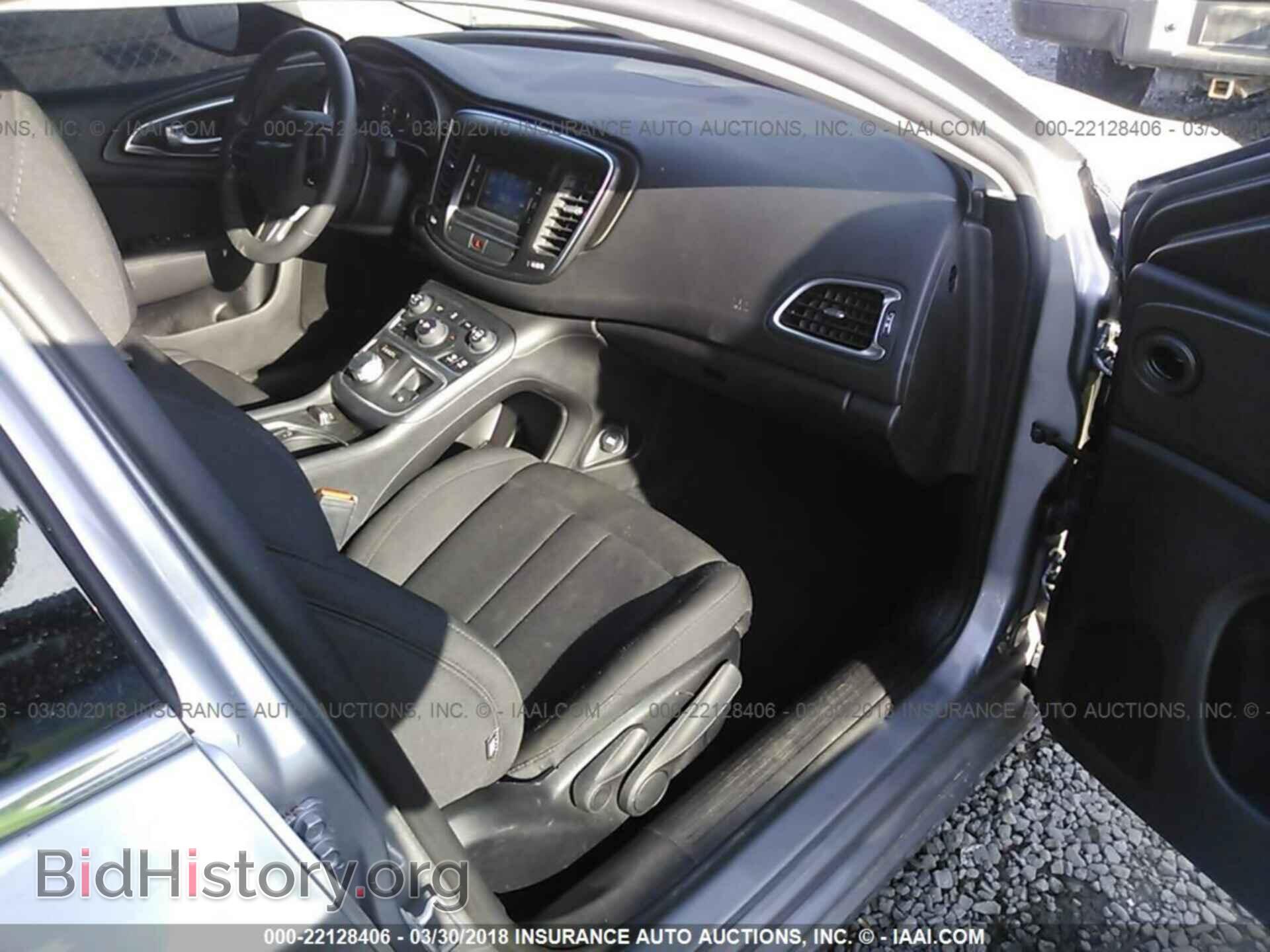 2016 Chrysler 200 - VIN: 1C3CCCAB7GN171996 - Photo 5