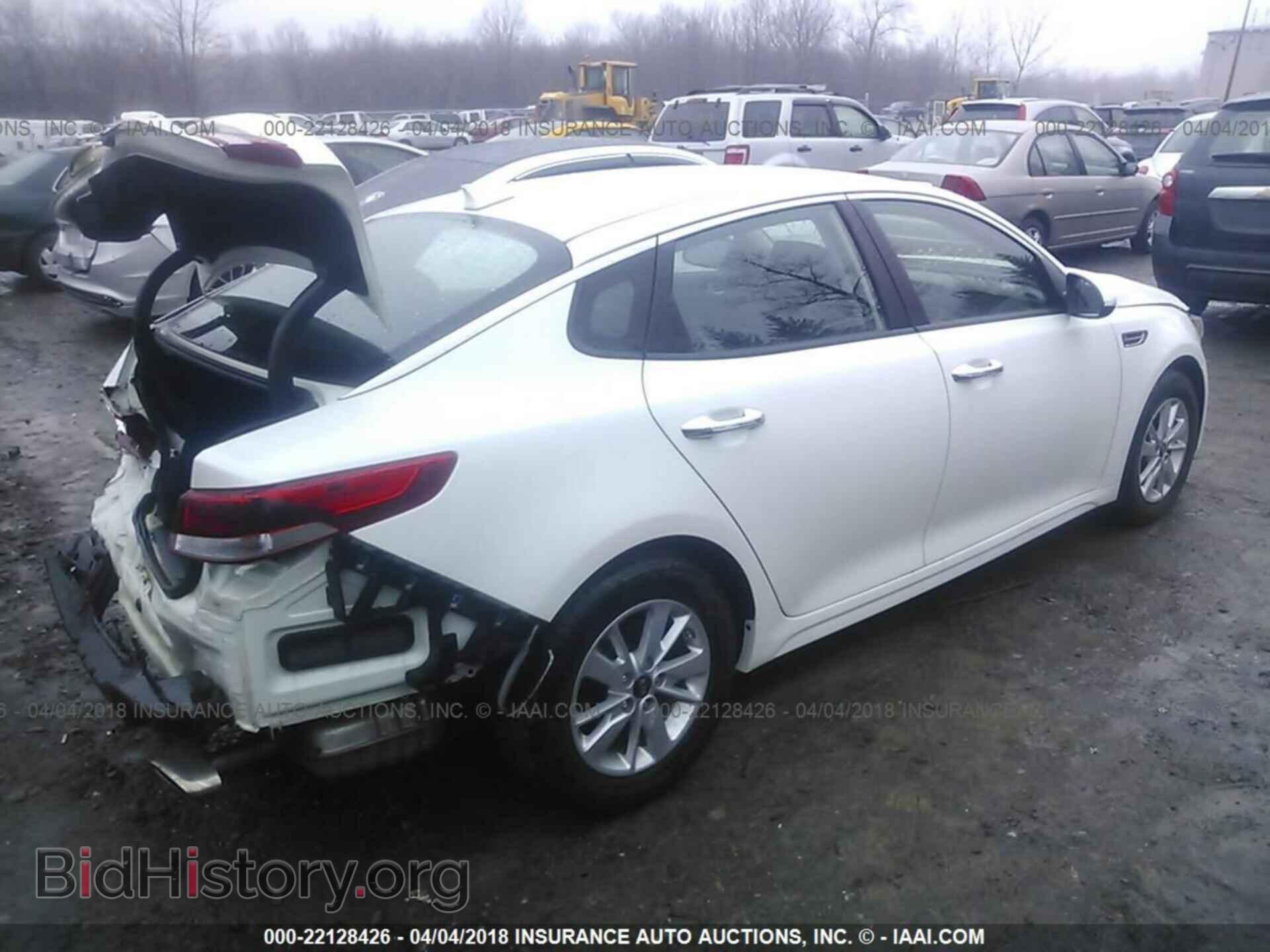2016 Kia Optima - VIN: KNAGT4L3XG5088004 - Photo 4
