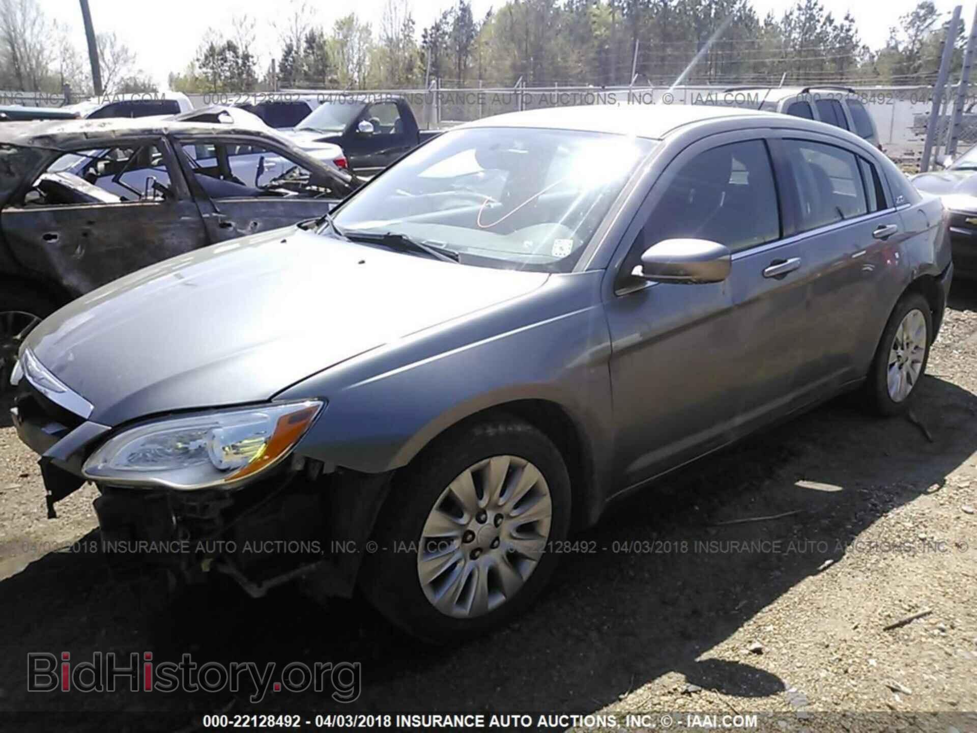2013 Chrysler 200 - VIN: 1C3CCBAB9DN585609 - Photo 2
