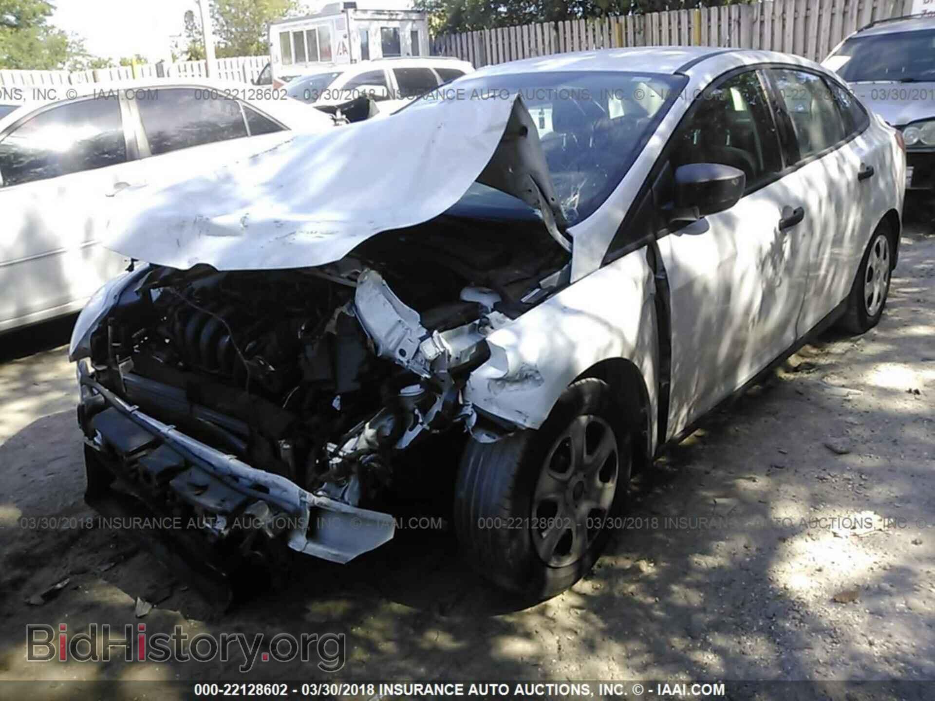 2012 Ford Focus - VIN: 1FAHP3E2XCL318646 - Photo 2