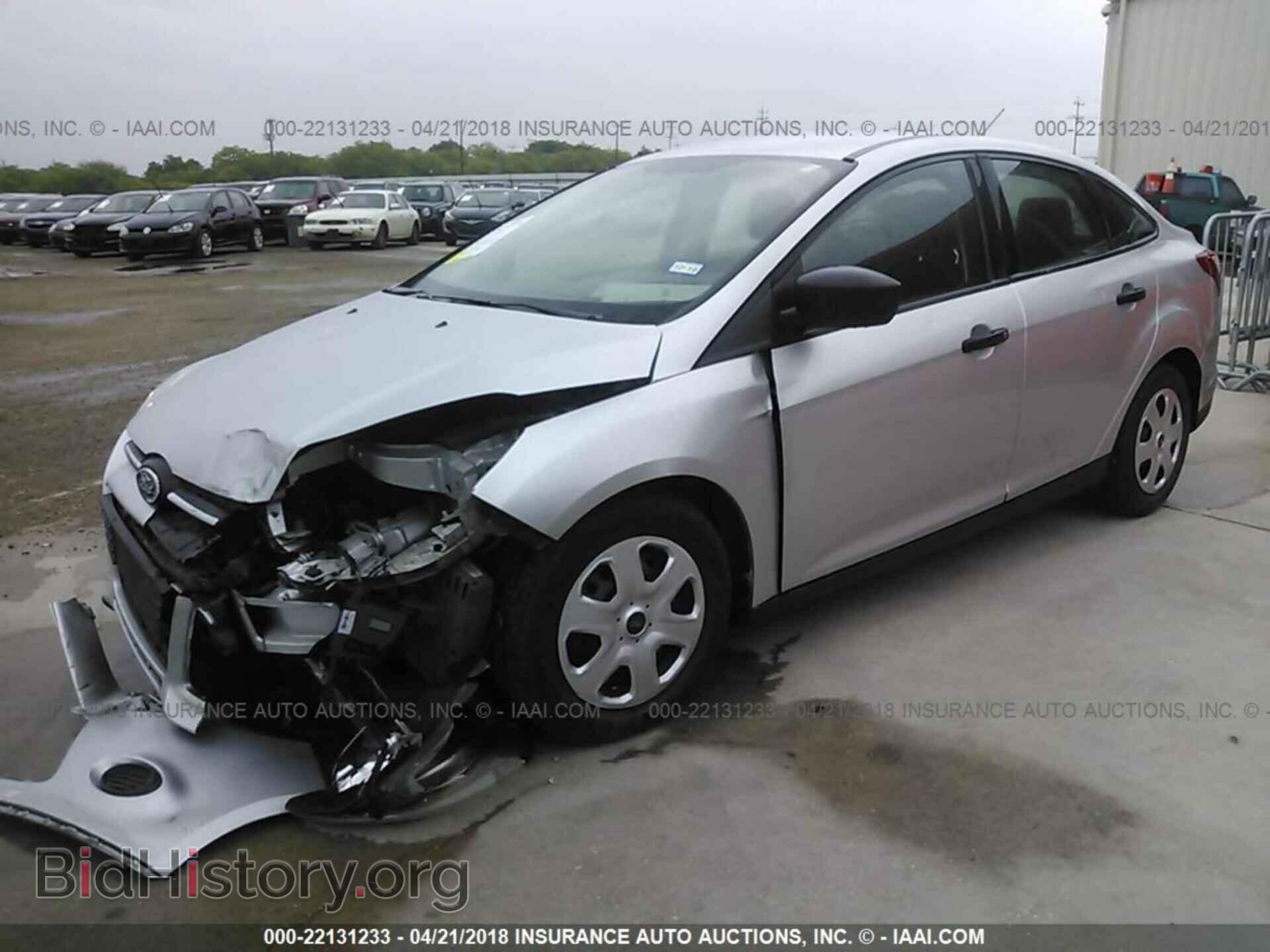 2012 Ford Focus - VIN: 1FAHP3E22CL284413 - Photo 2