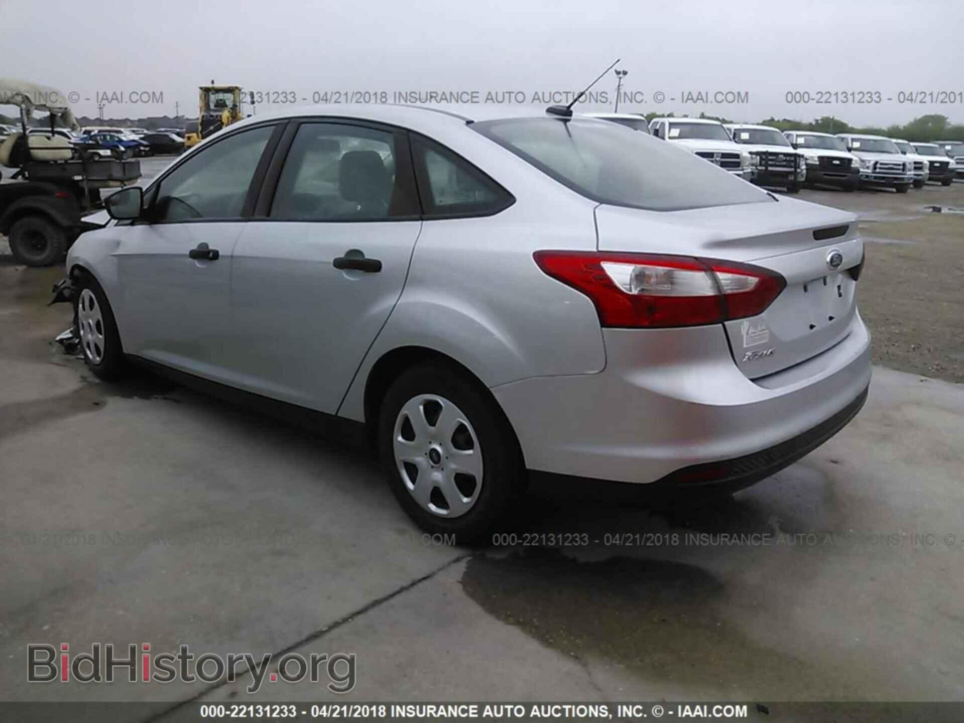 2012 Ford Focus - VIN: 1FAHP3E22CL284413 - Photo 3