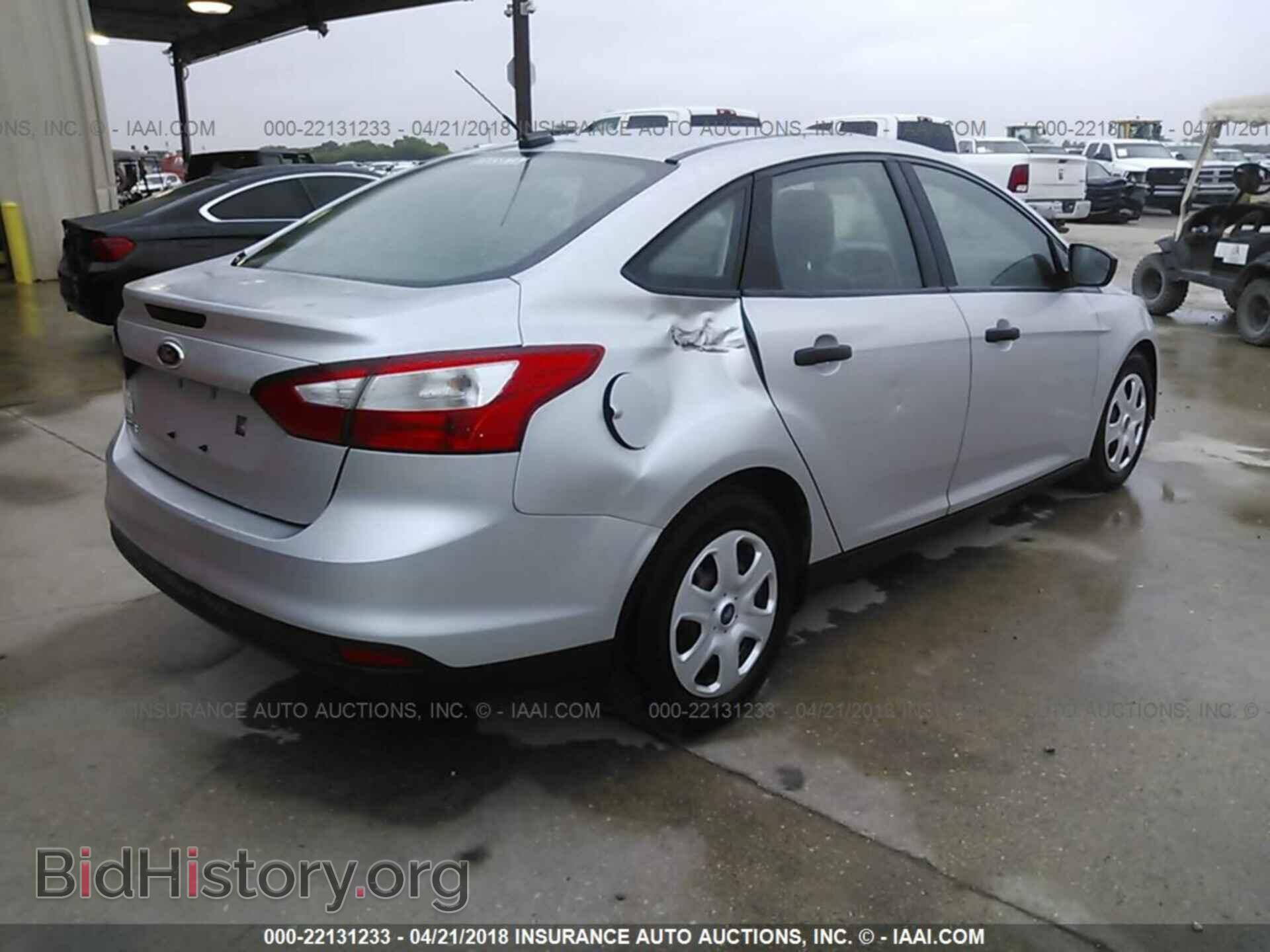 2012 Ford Focus - VIN: 1FAHP3E22CL284413 - Photo 4