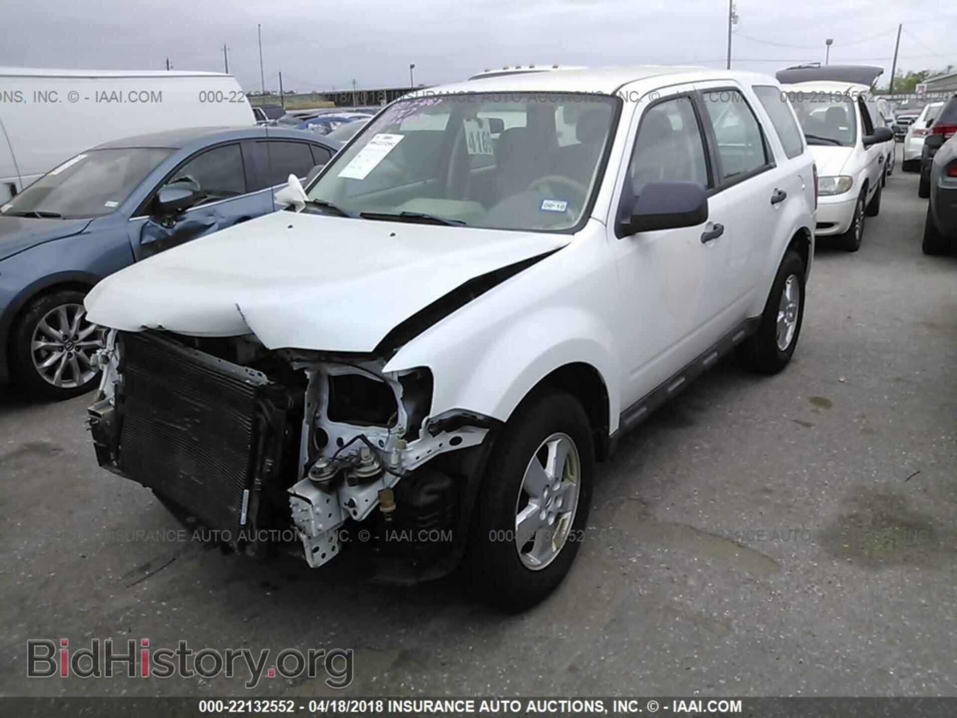 2011 Ford Escape - VIN: 1FMCU0C73BKC05888 - Фото 2