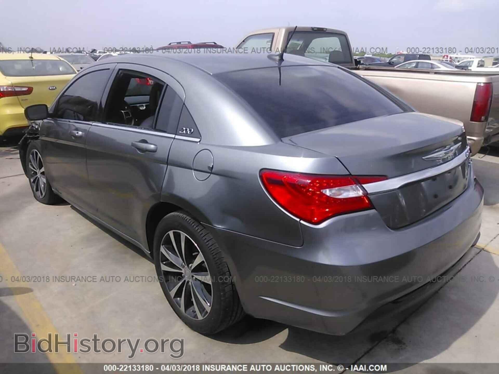 2013 Chrysler 200 - VIN: 1C3CCBBG2DN743895 - Фото 3