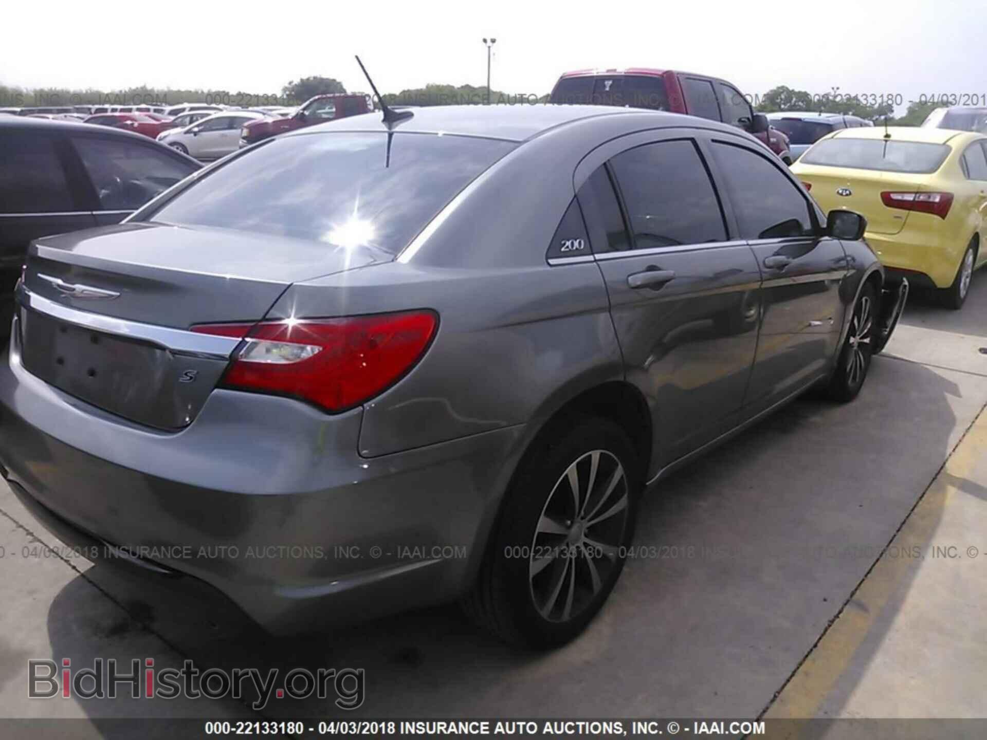 2013 Chrysler 200 - VIN: 1C3CCBBG2DN743895 - Фото 4