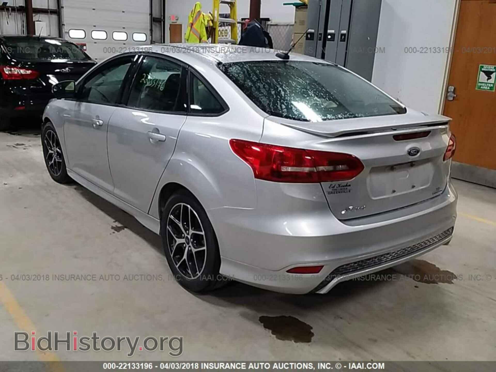 2016 Ford Focus - VIN: 1FADP3F29GL394846 - Photo 3