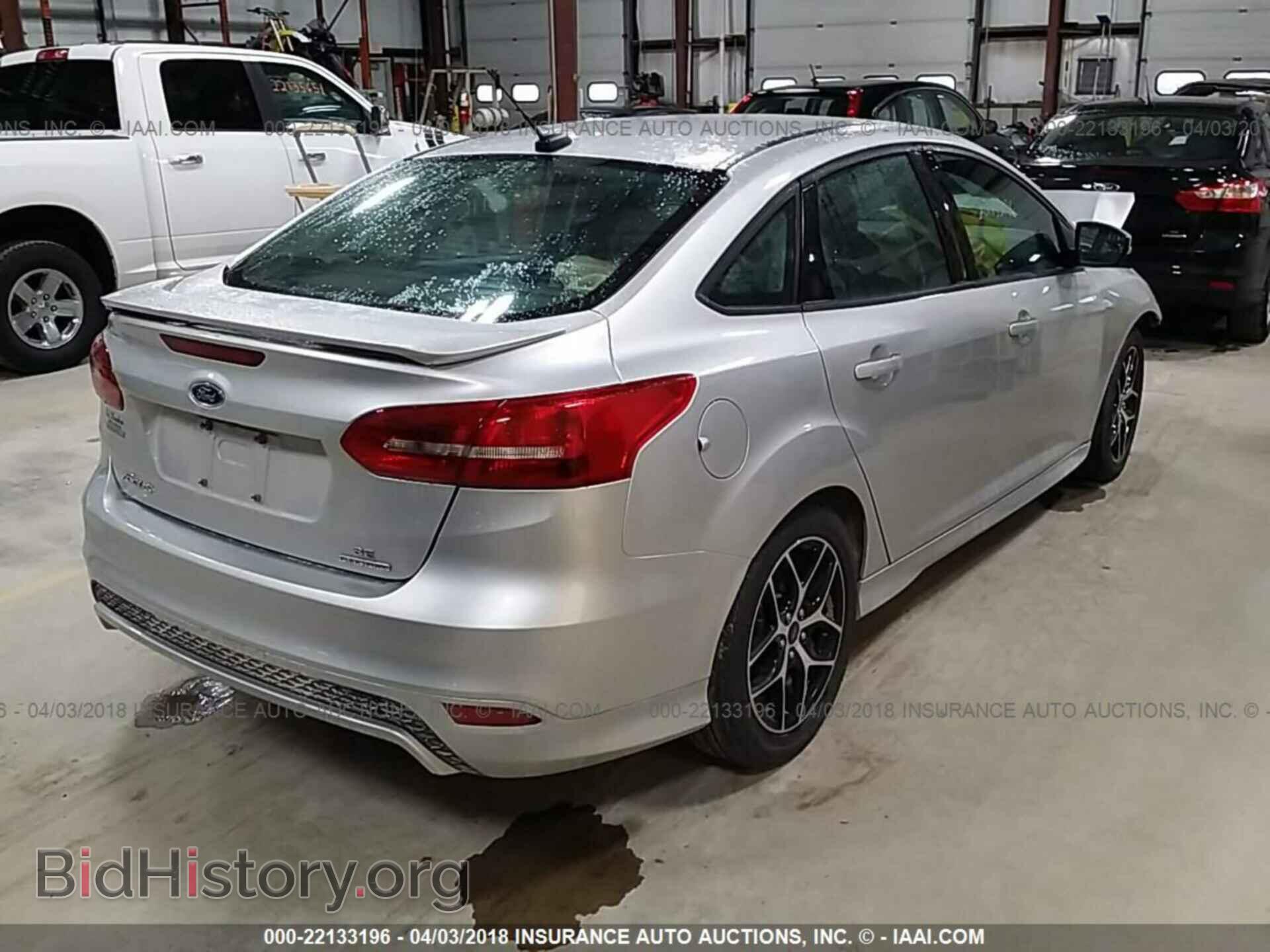 2016 Ford Focus - VIN: 1FADP3F29GL394846 - Photo 4