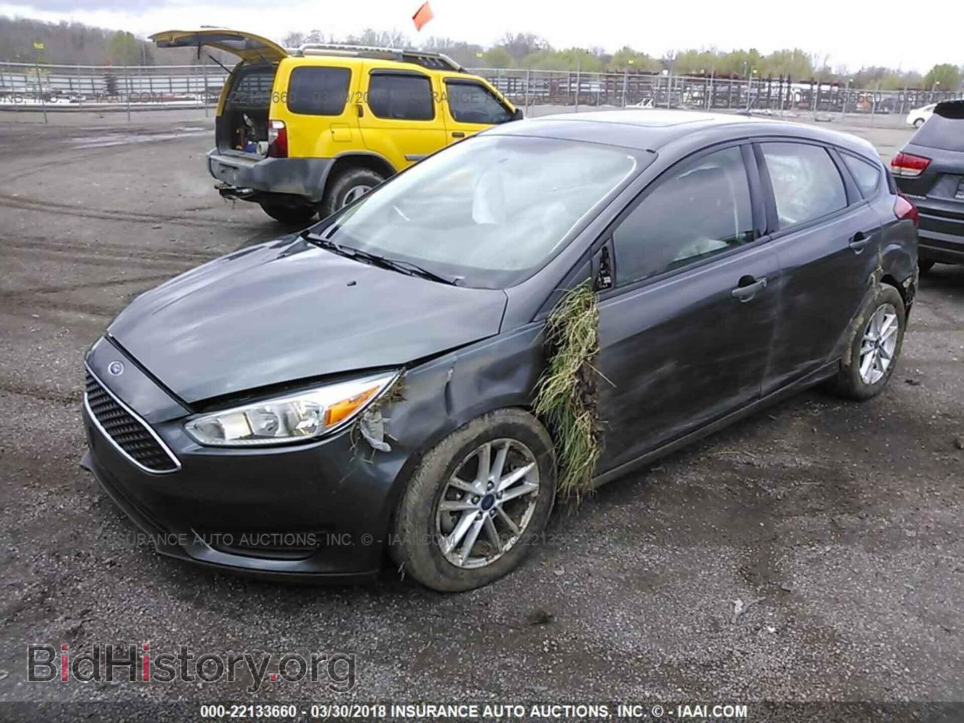 2016 Ford Focus - VIN: 1FADP3K22GL393446 - Photo 2