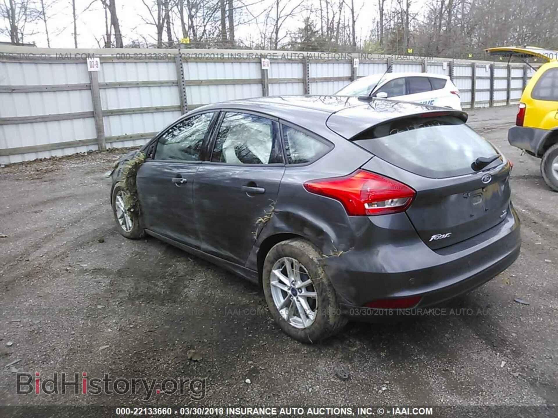 2016 Ford Focus - VIN: 1FADP3K22GL393446 - Photo 3