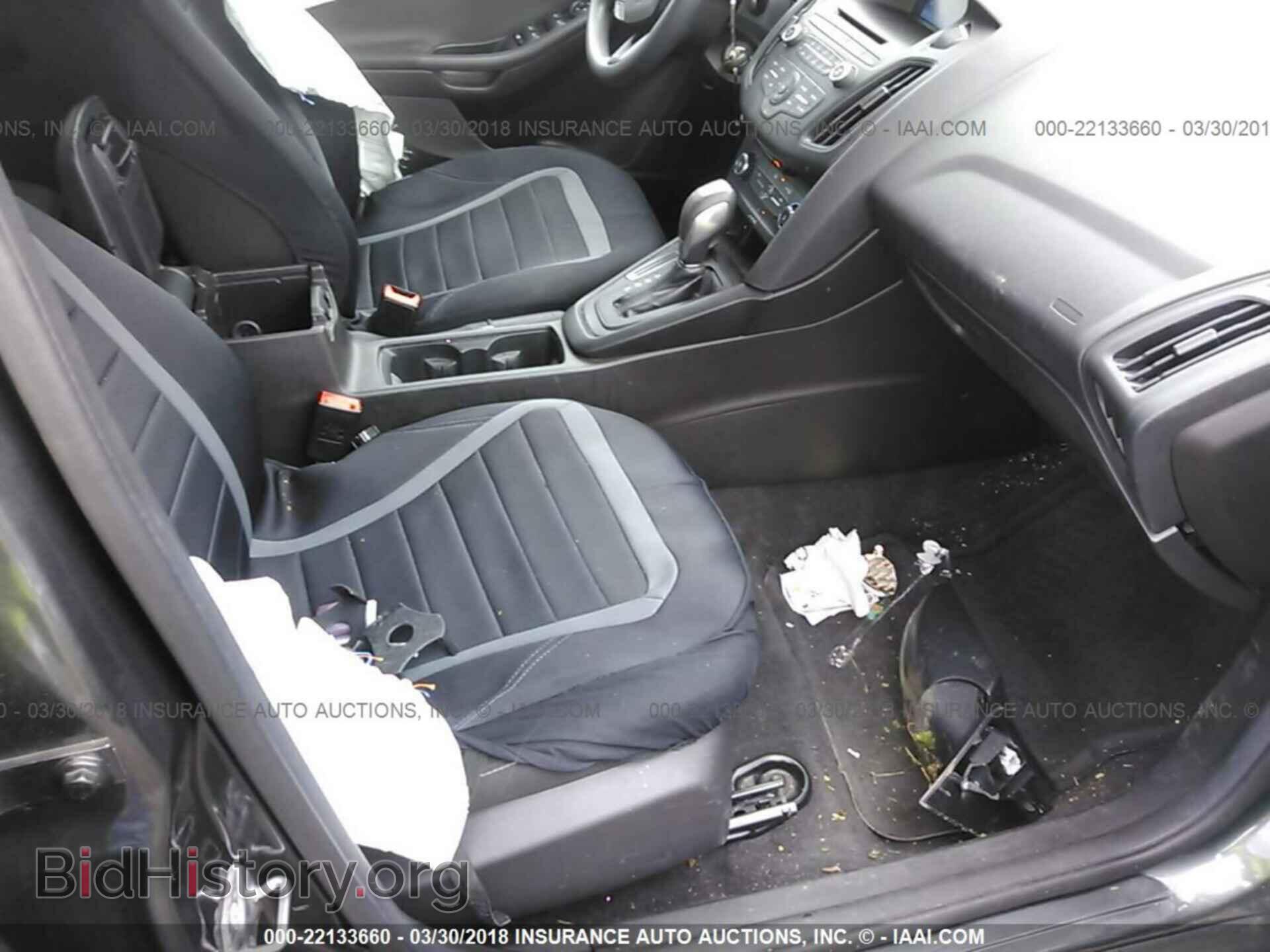 2016 Ford Focus - VIN: 1FADP3K22GL393446 - Photo 5