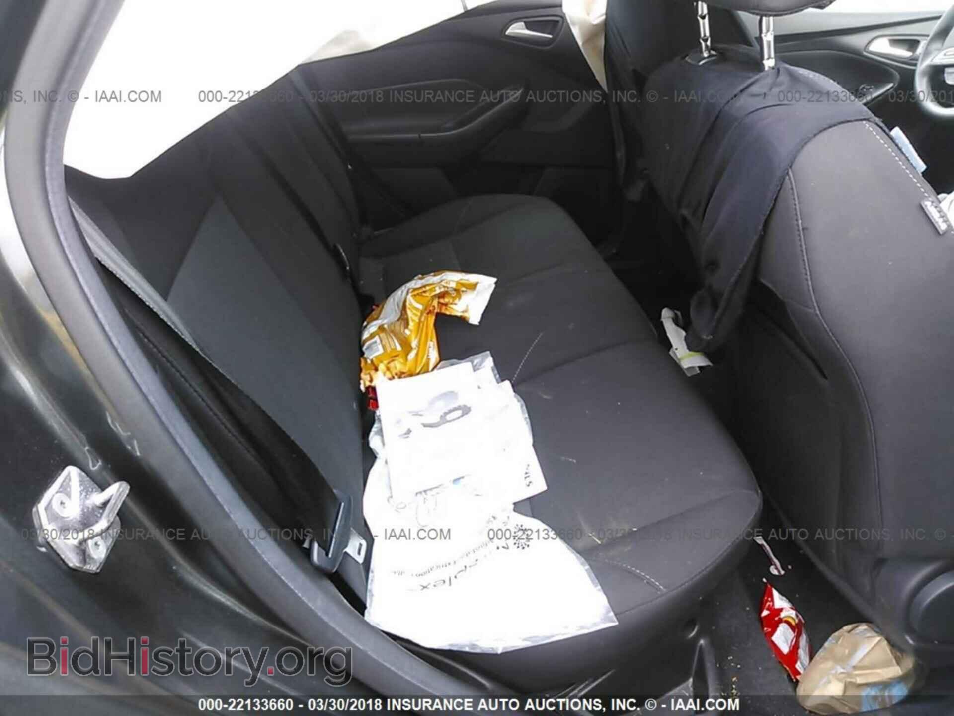 2016 Ford Focus - VIN: 1FADP3K22GL393446 - Photo 8