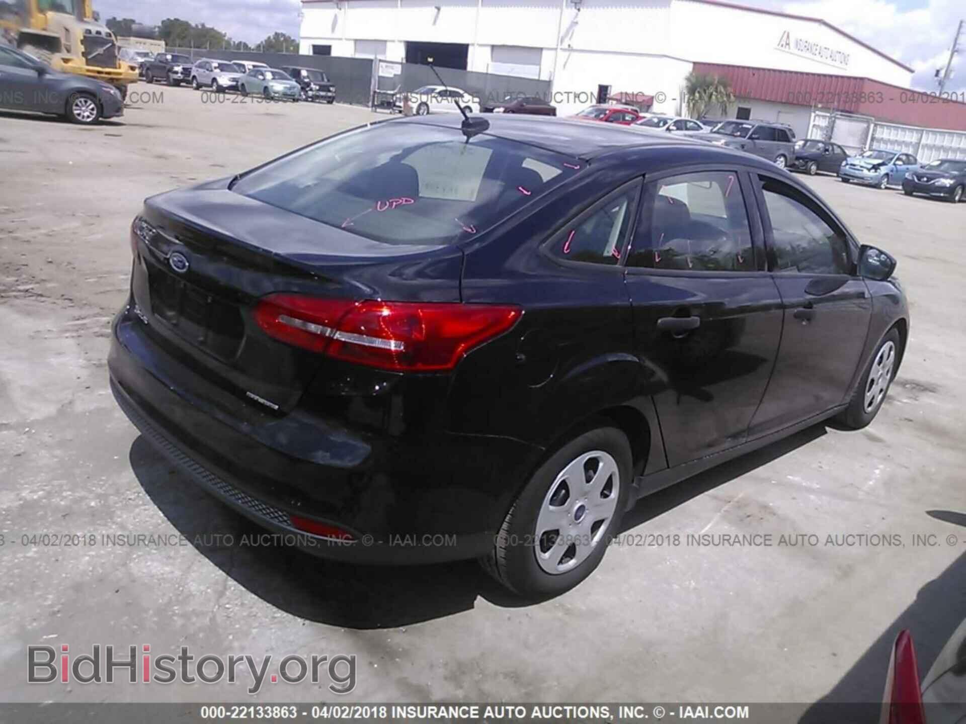 2016 Ford Focus - VIN: 1FADP3E26GL249720 - Photo 4