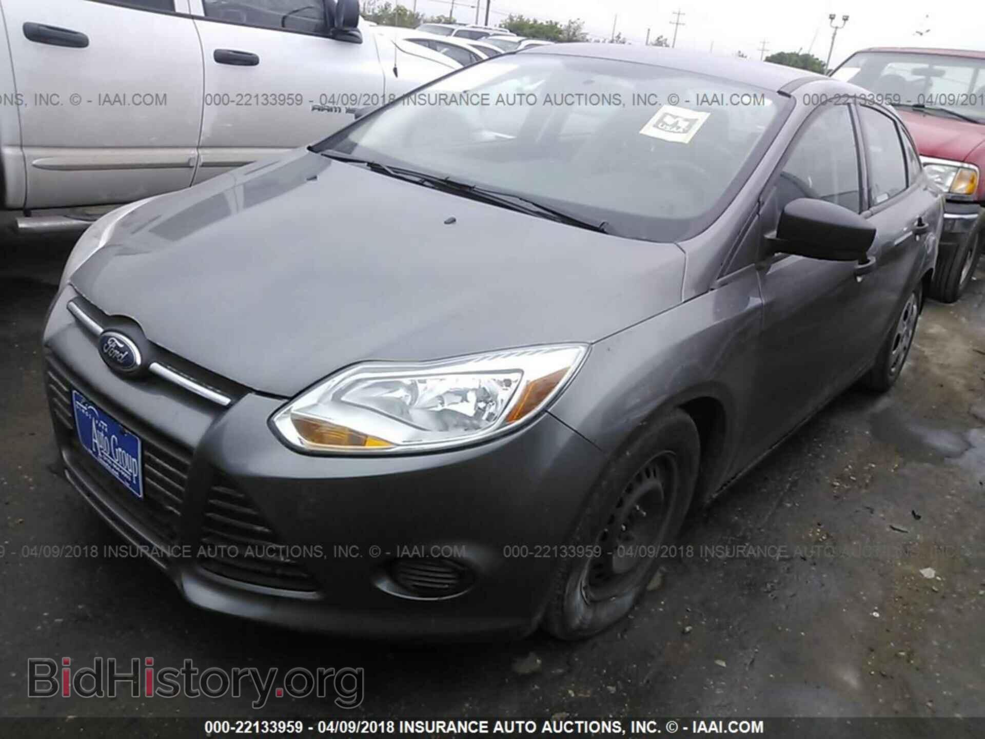 2014 Ford Focus - VIN: 1FADP3E25EL272421 - Фото 2