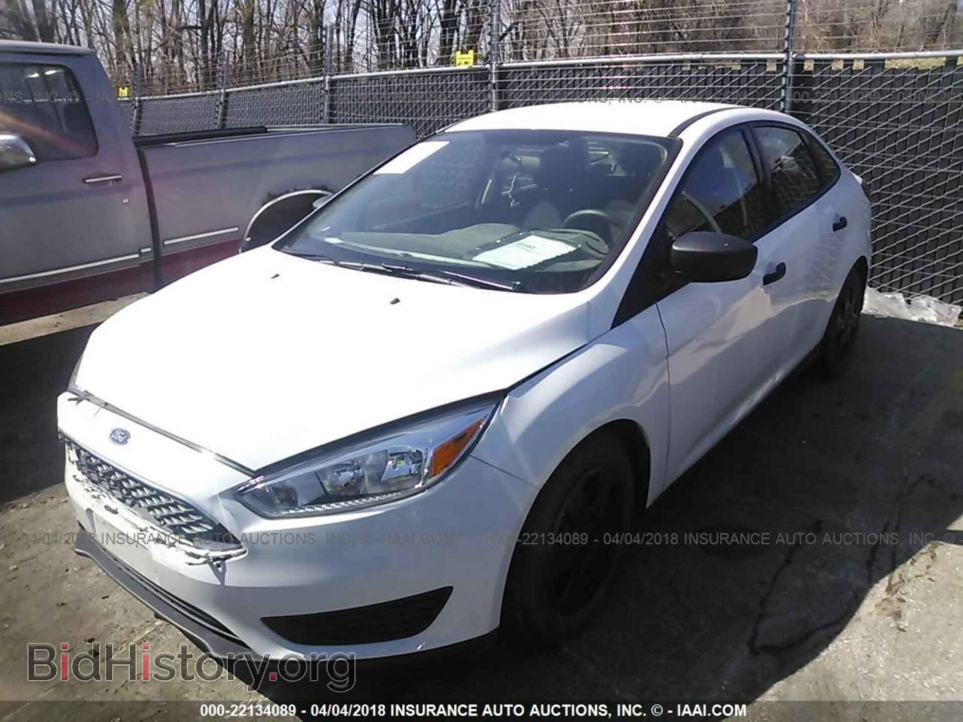 2016 Ford Focus - VIN: 1FADP3E27GL351141 - Photo 2