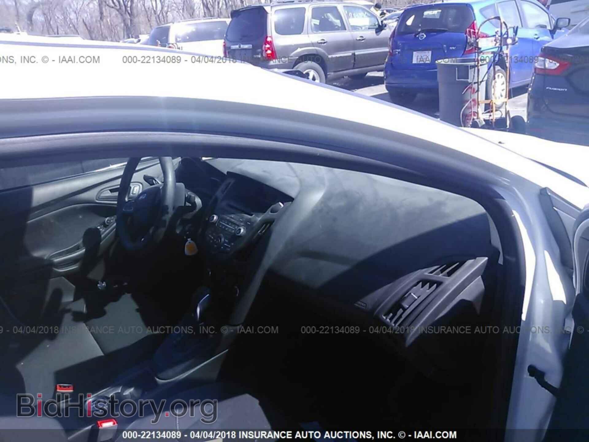 2016 Ford Focus - VIN: 1FADP3E27GL351141 - Photo 5