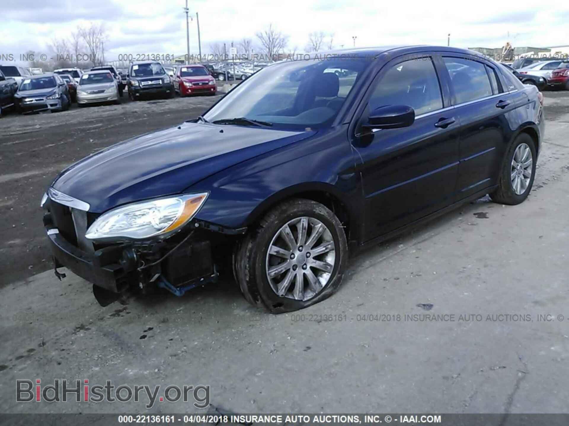 2014 Chrysler 200 - VIN: 1C3CCBBB3EN236834 - Photo 2
