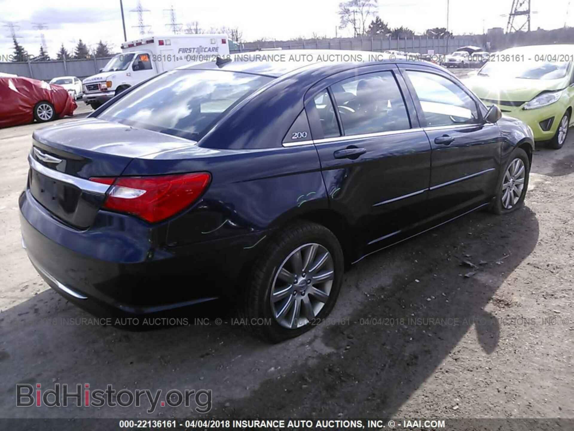 2014 Chrysler 200 - VIN: 1C3CCBBB3EN236834 - Photo 4