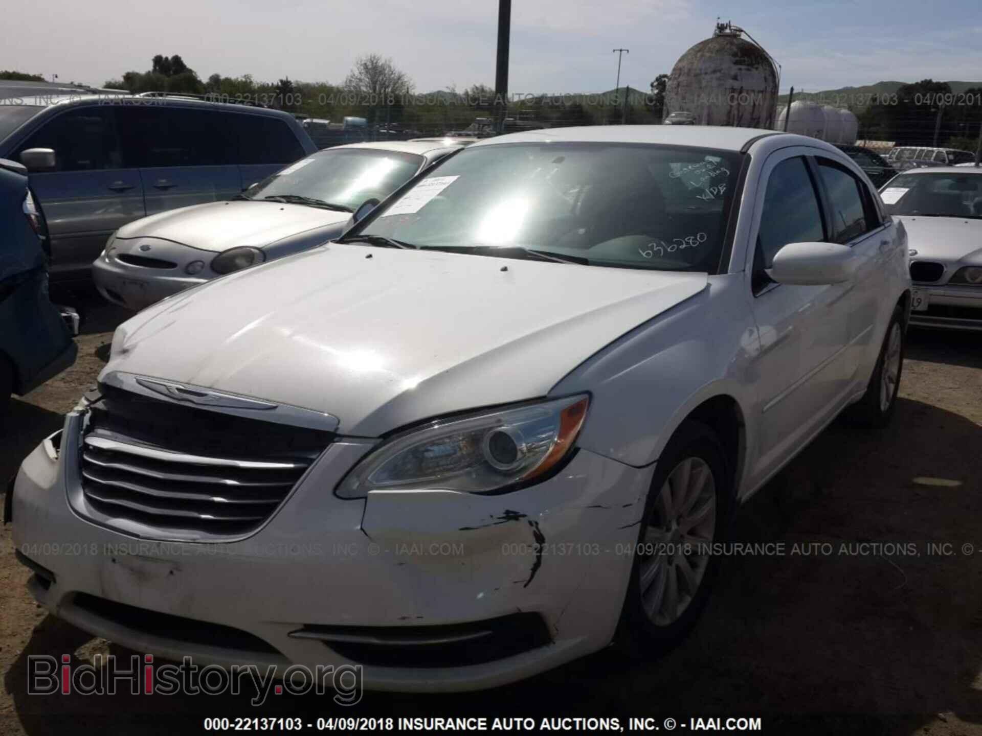 2013 Chrysler 200 - VIN: 1C3CCBBB5DN636280 - Photo 2