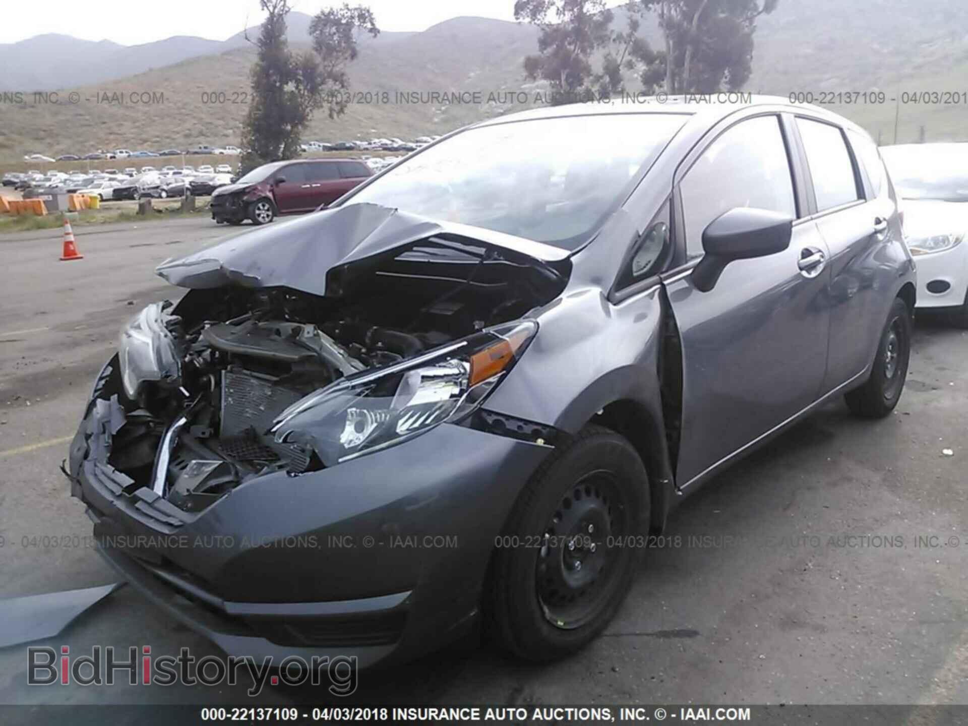 2018 Nissan Versa note - VIN: 3N1CE2CP7JL353667 - Фото 2