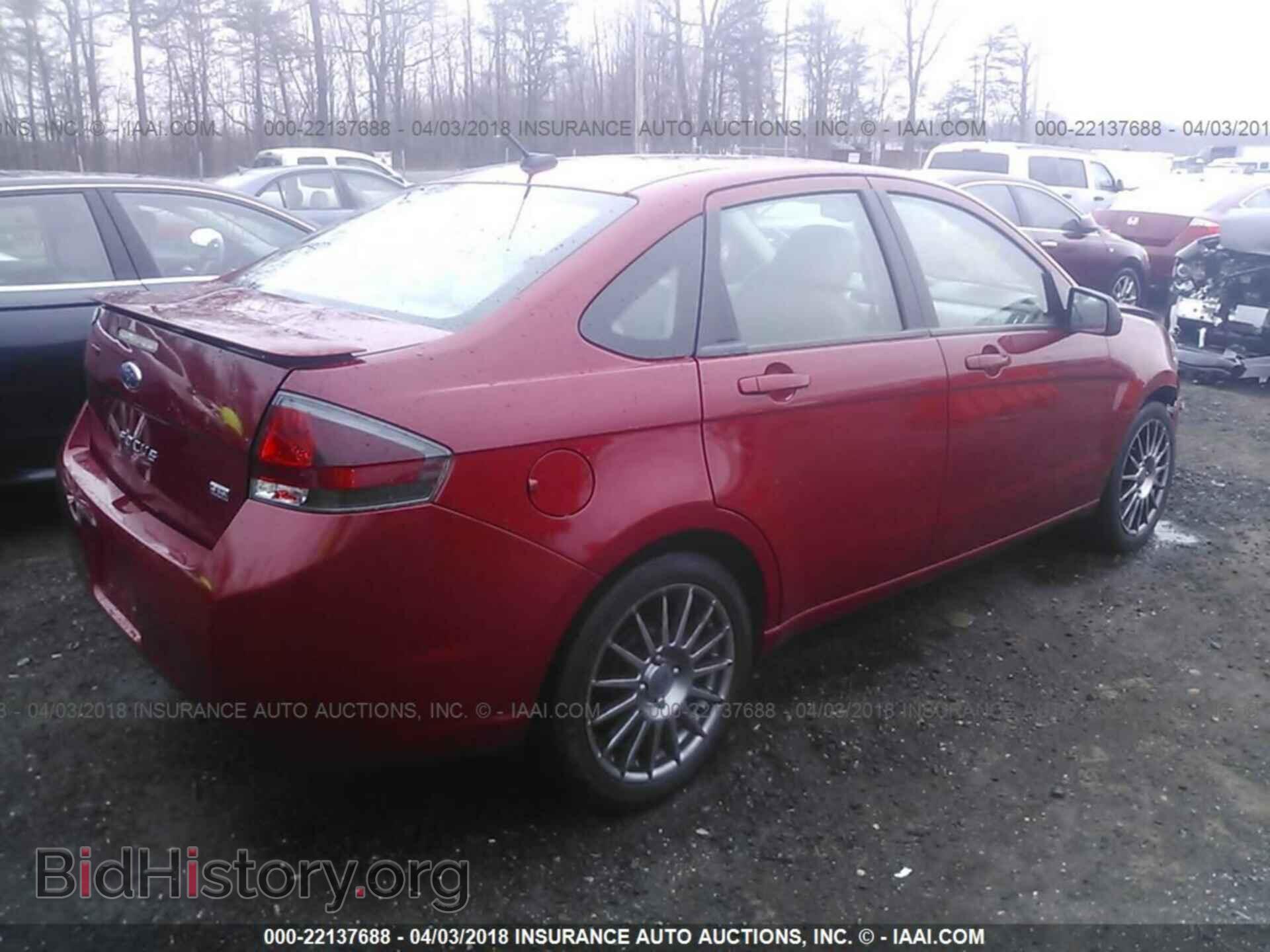 2011 Ford Focus - VIN: 1FAHP3GN0BW157826 - Photo 4