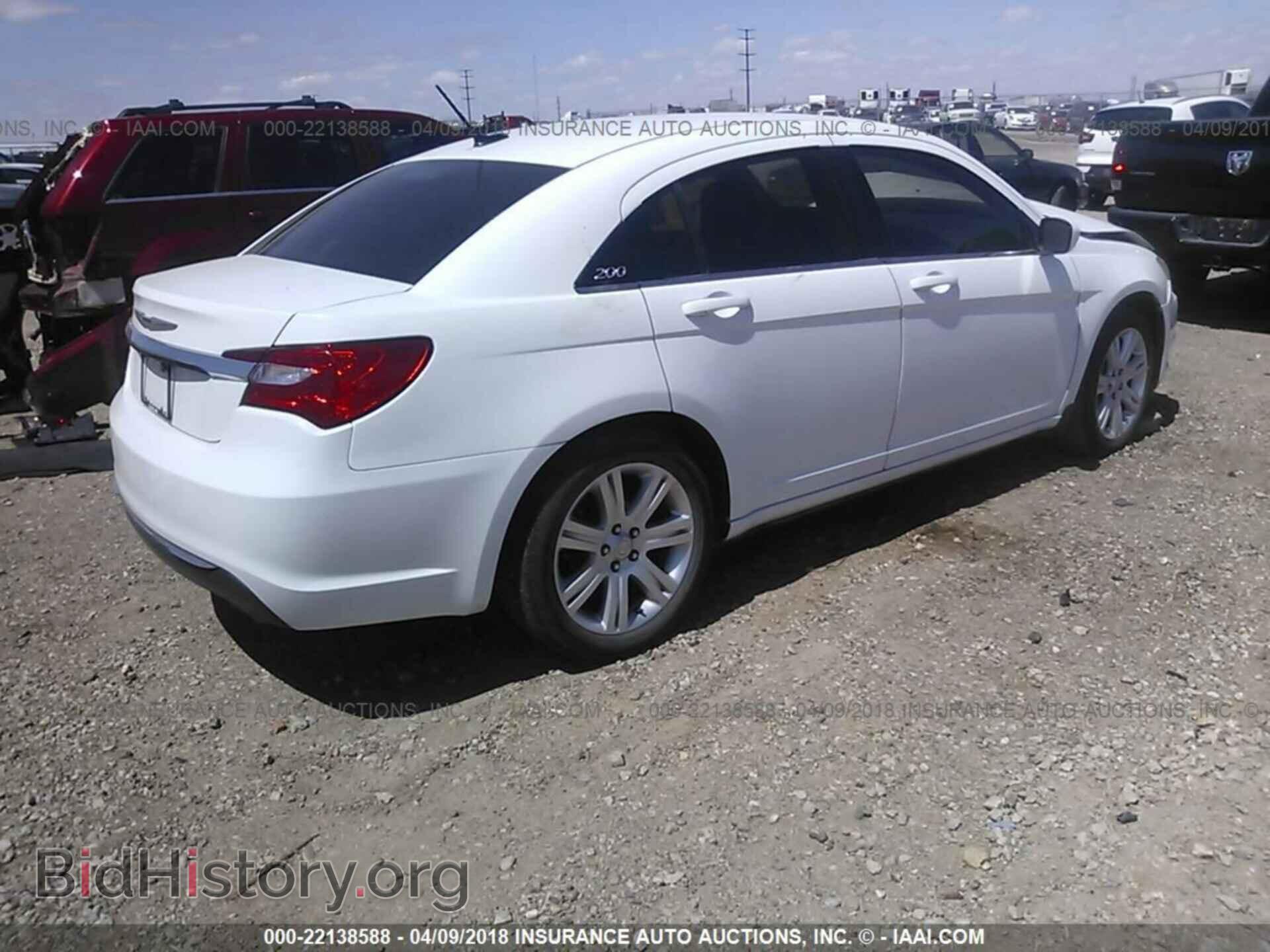 2013 Chrysler 200 - VIN: 1C3CCBAB8DN669257 - Photo 4