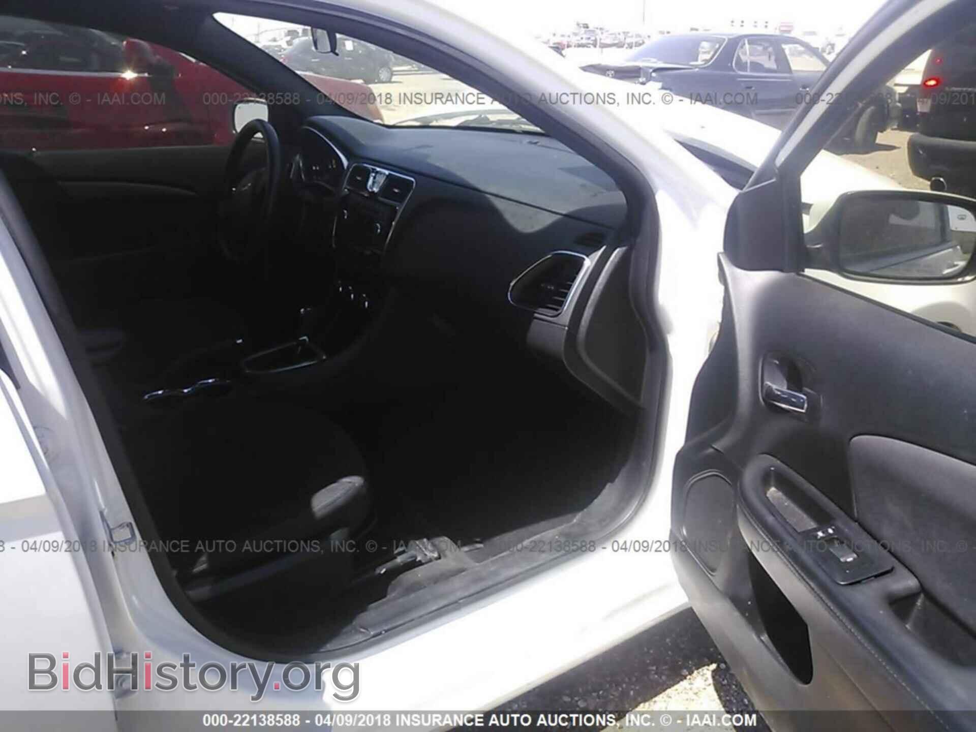 2013 Chrysler 200 - VIN: 1C3CCBAB8DN669257 - Photo 5