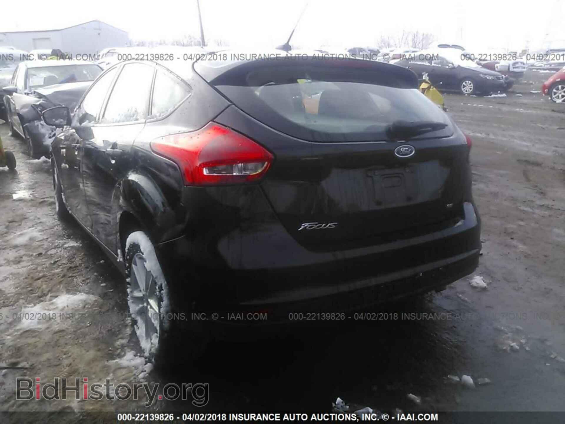2017 Ford Focus - VIN: 1FADP3K28HL247733 - Photo 3
