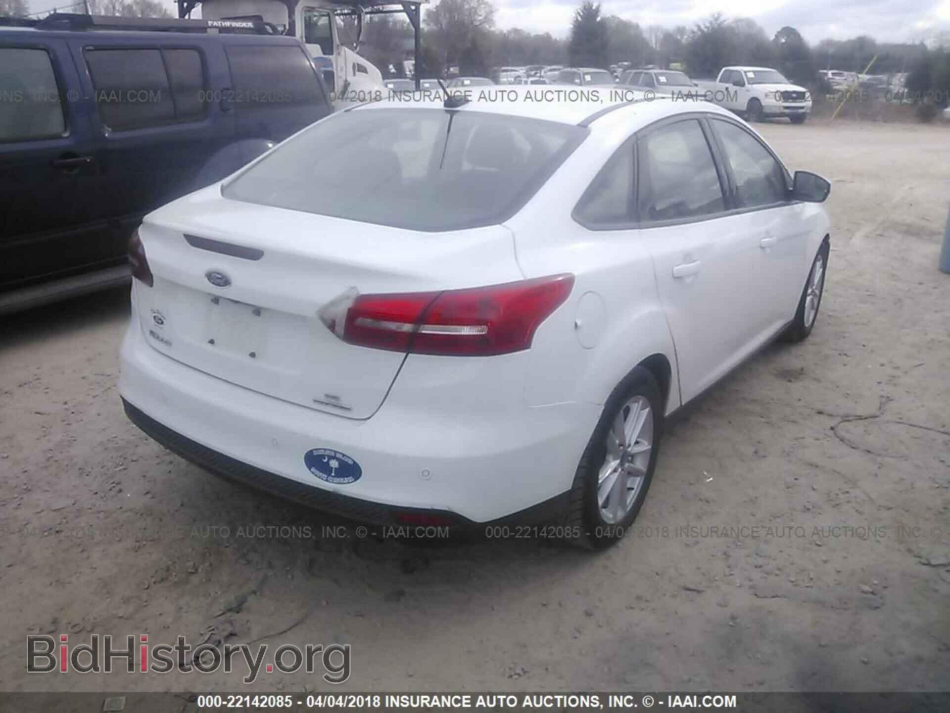 2016 Ford Focus - VIN: 1FADP3F25GL273926 - Photo 4