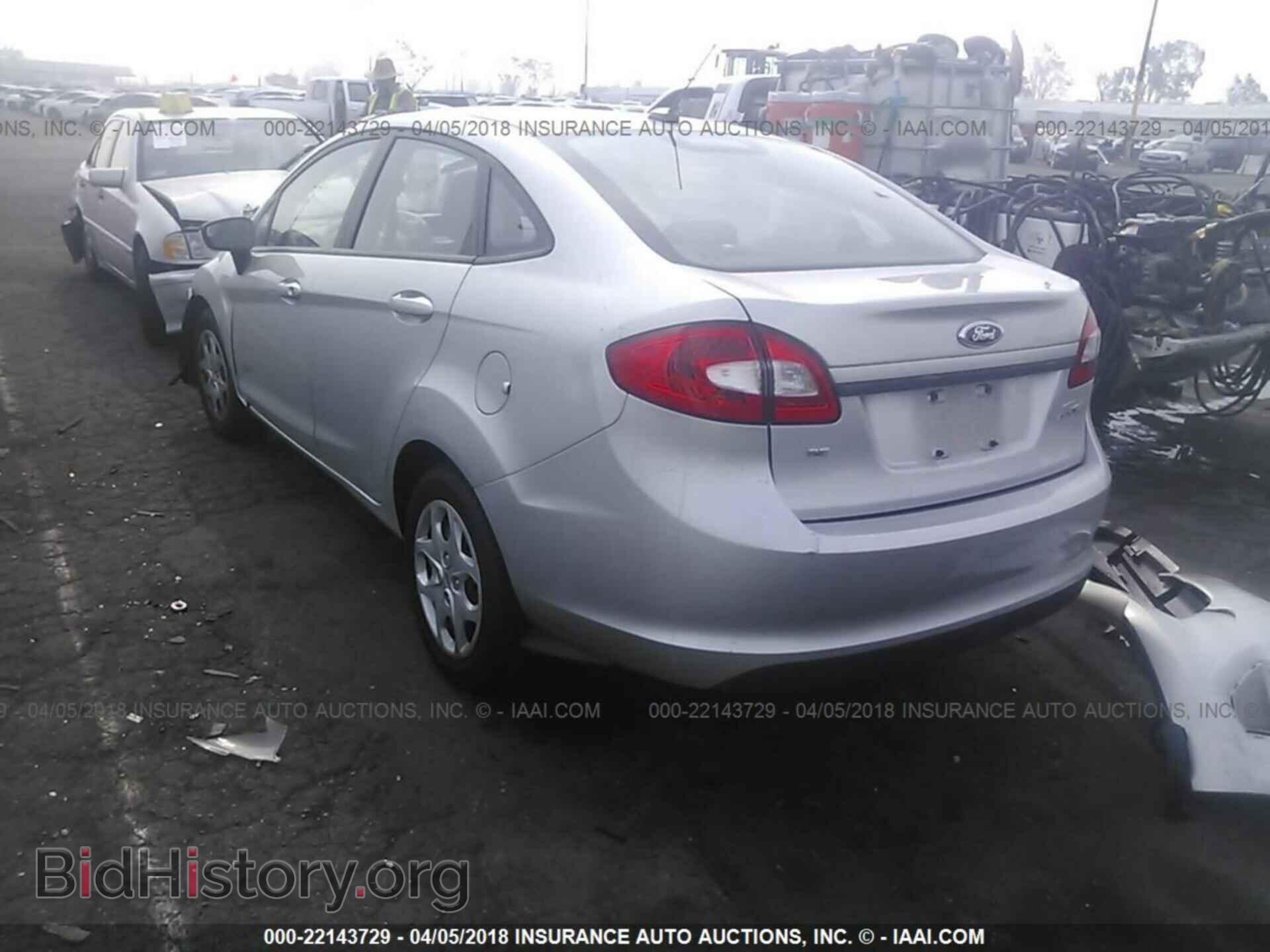 2013 Ford Fiesta - VIN: 3FADP4BJ8DM205309 - Фото 3