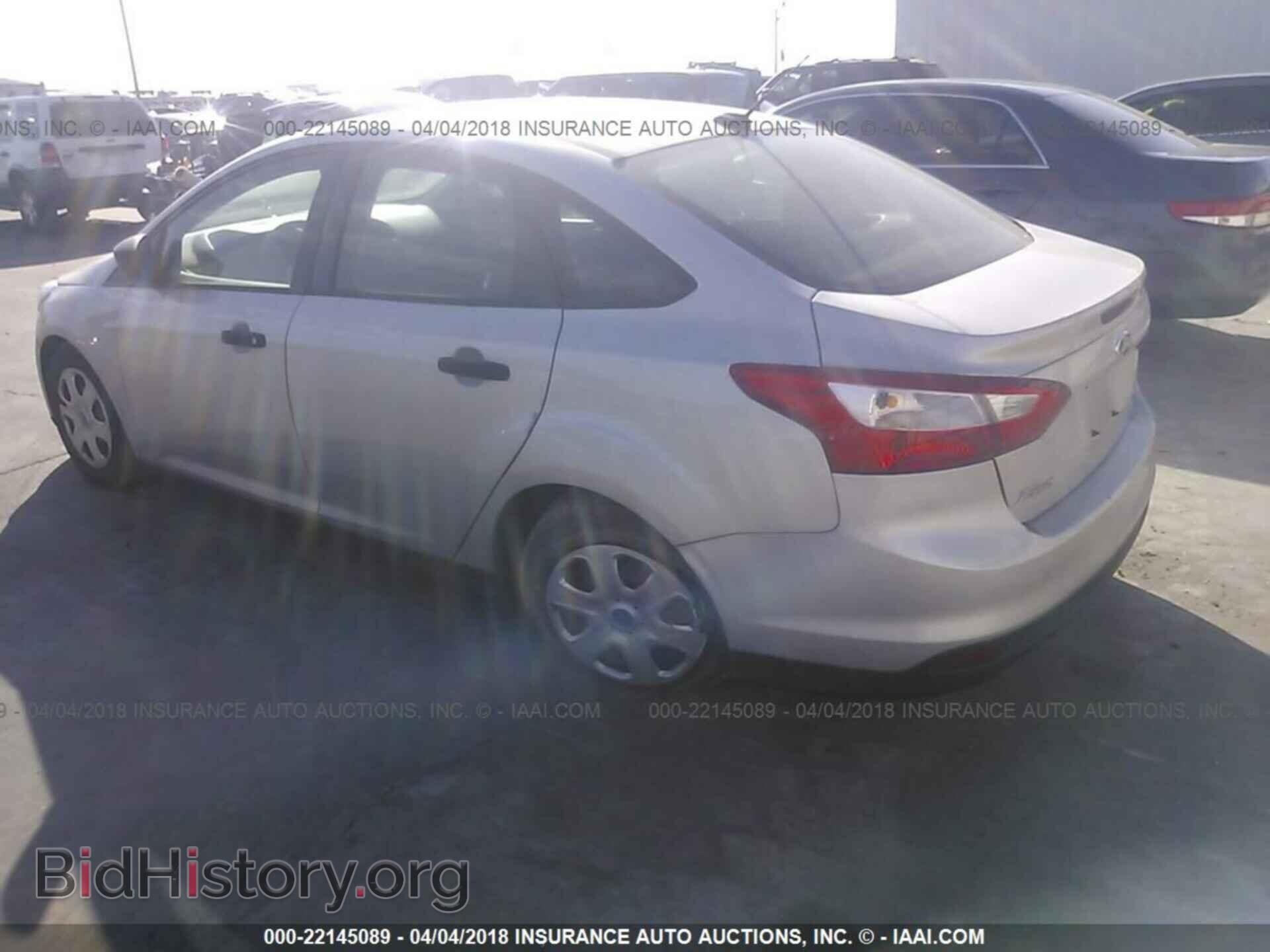 2012 Ford Focus - VIN: 1FAHP3E27CL174473 - Photo 3