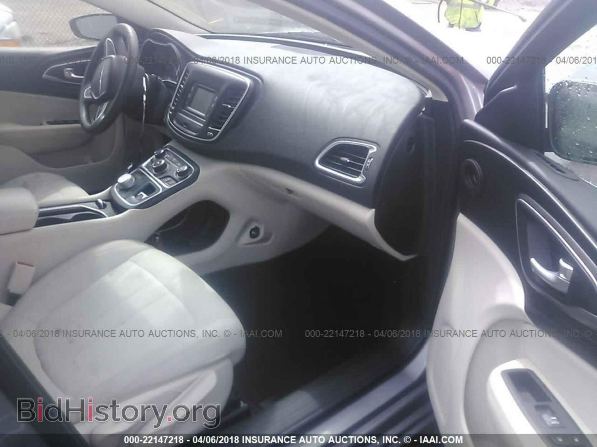 2016 Chrysler 200 - VIN: 1C3CCCAB7GN142434 - Photo 5