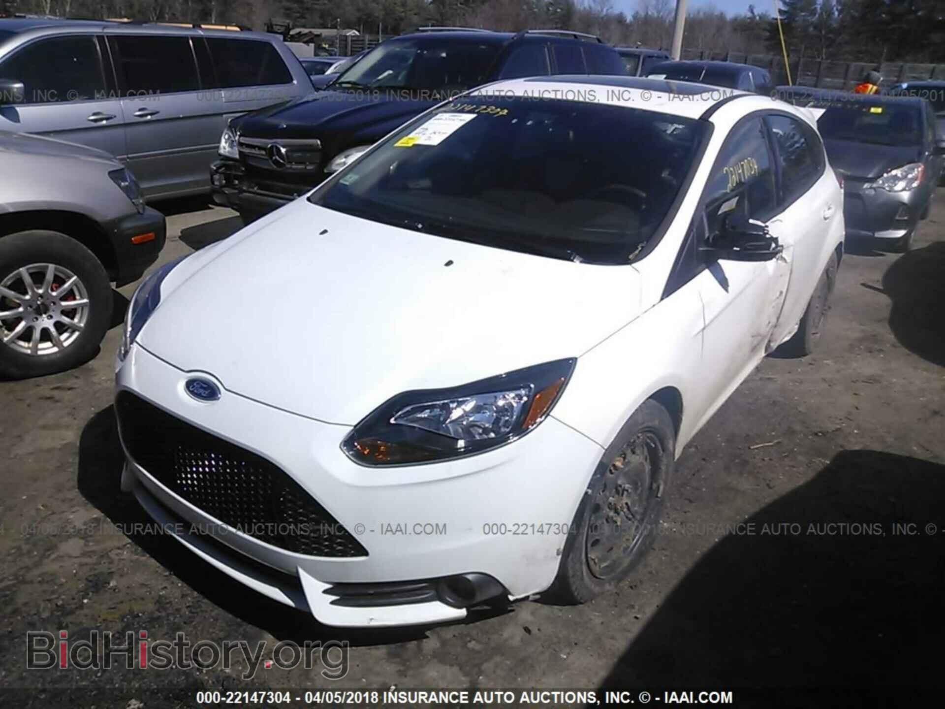 2014 Ford Focus - VIN: 1FADP3L92EL463696 - Photo 2