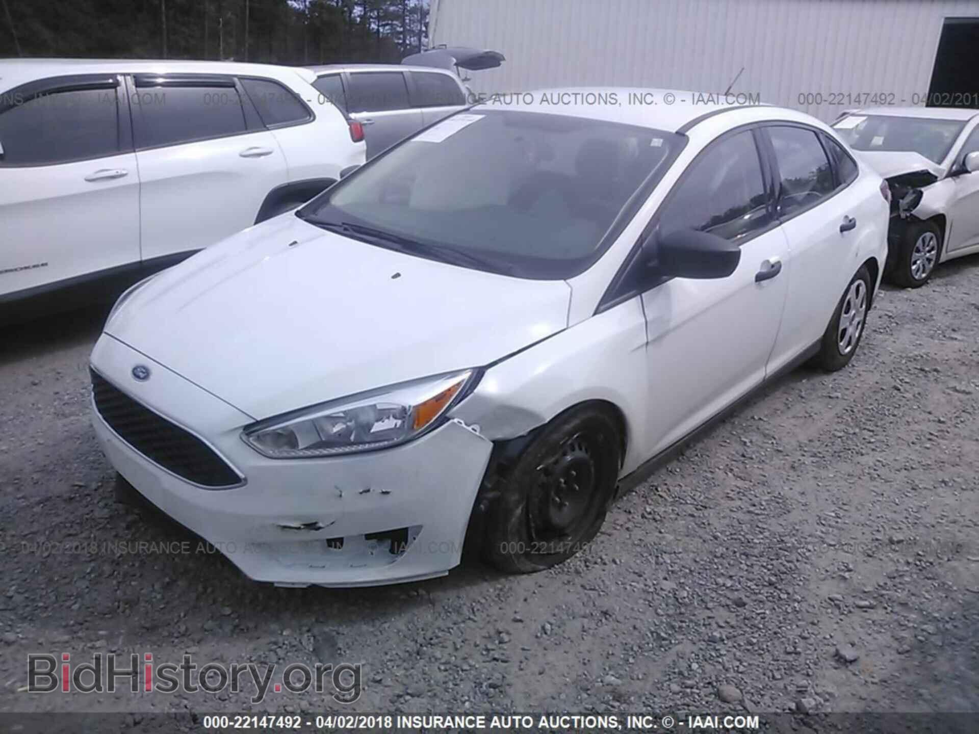 2017 Ford Focus - VIN: 1FADP3E22HL256309 - Photo 2
