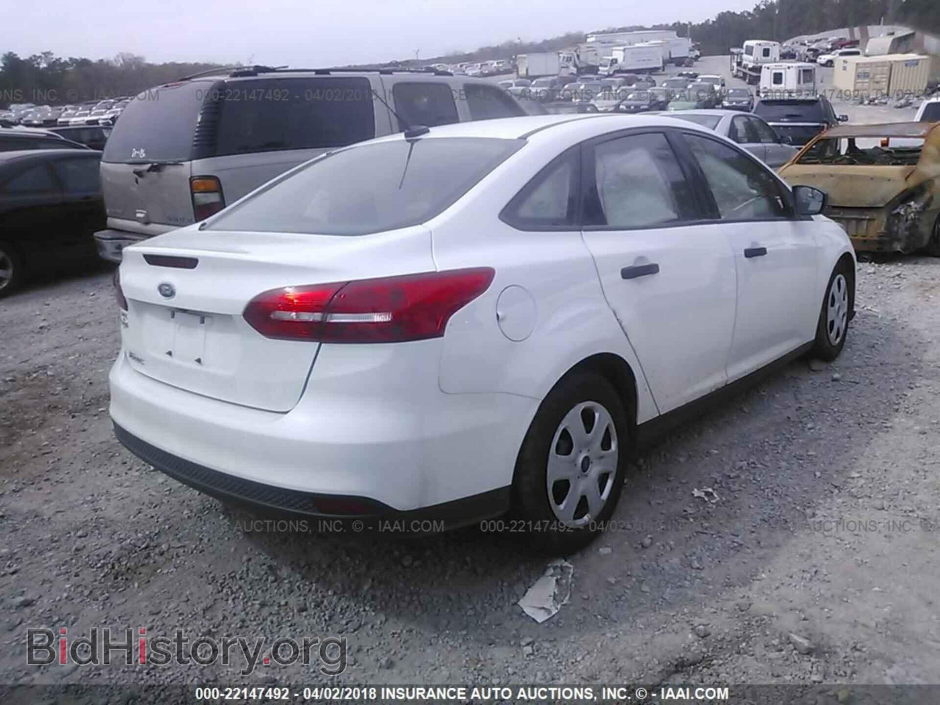 2017 Ford Focus - VIN: 1FADP3E22HL256309 - Photo 4