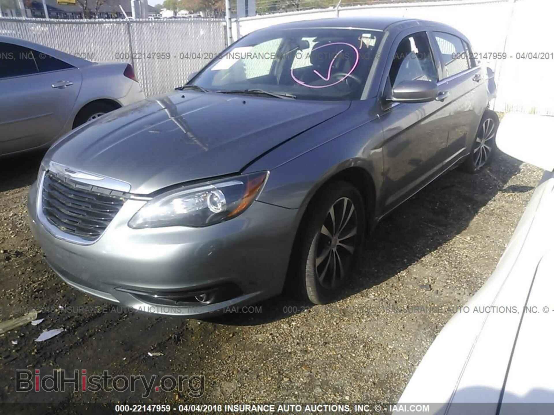 2013 Chrysler 200 - VIN: 1C3CCBBB7DN521891 - Photo 2
