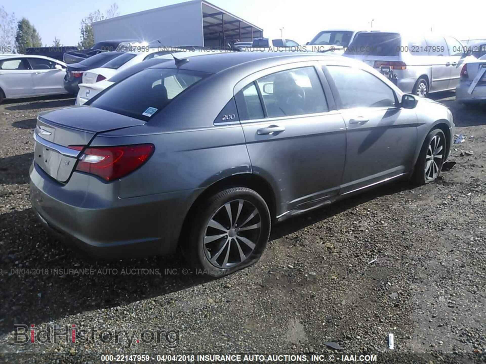 2013 Chrysler 200 - VIN: 1C3CCBBB7DN521891 - Photo 4