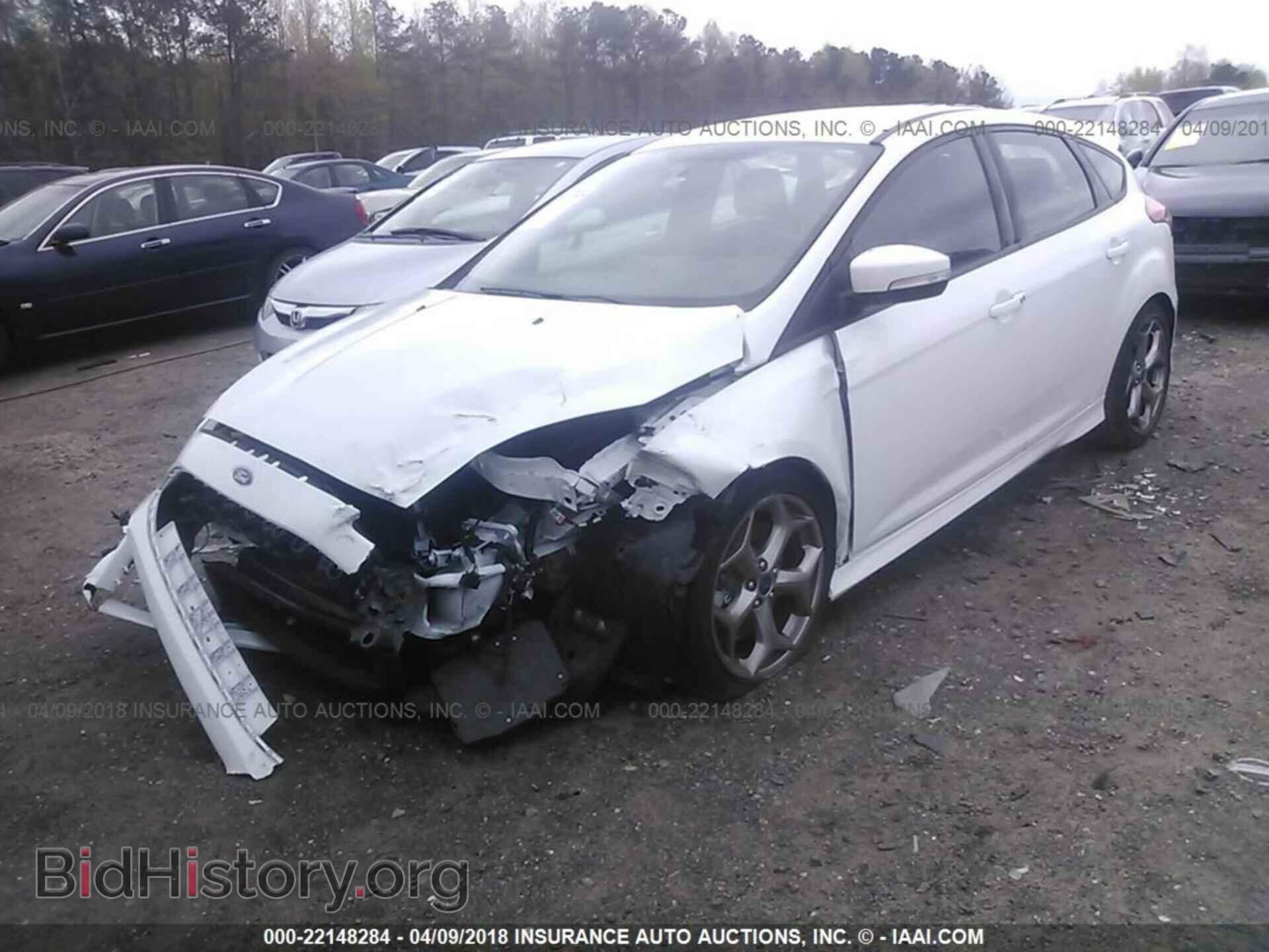 2017 Ford Focus - VIN: 1FADP3L90HL310142 - Photo 2