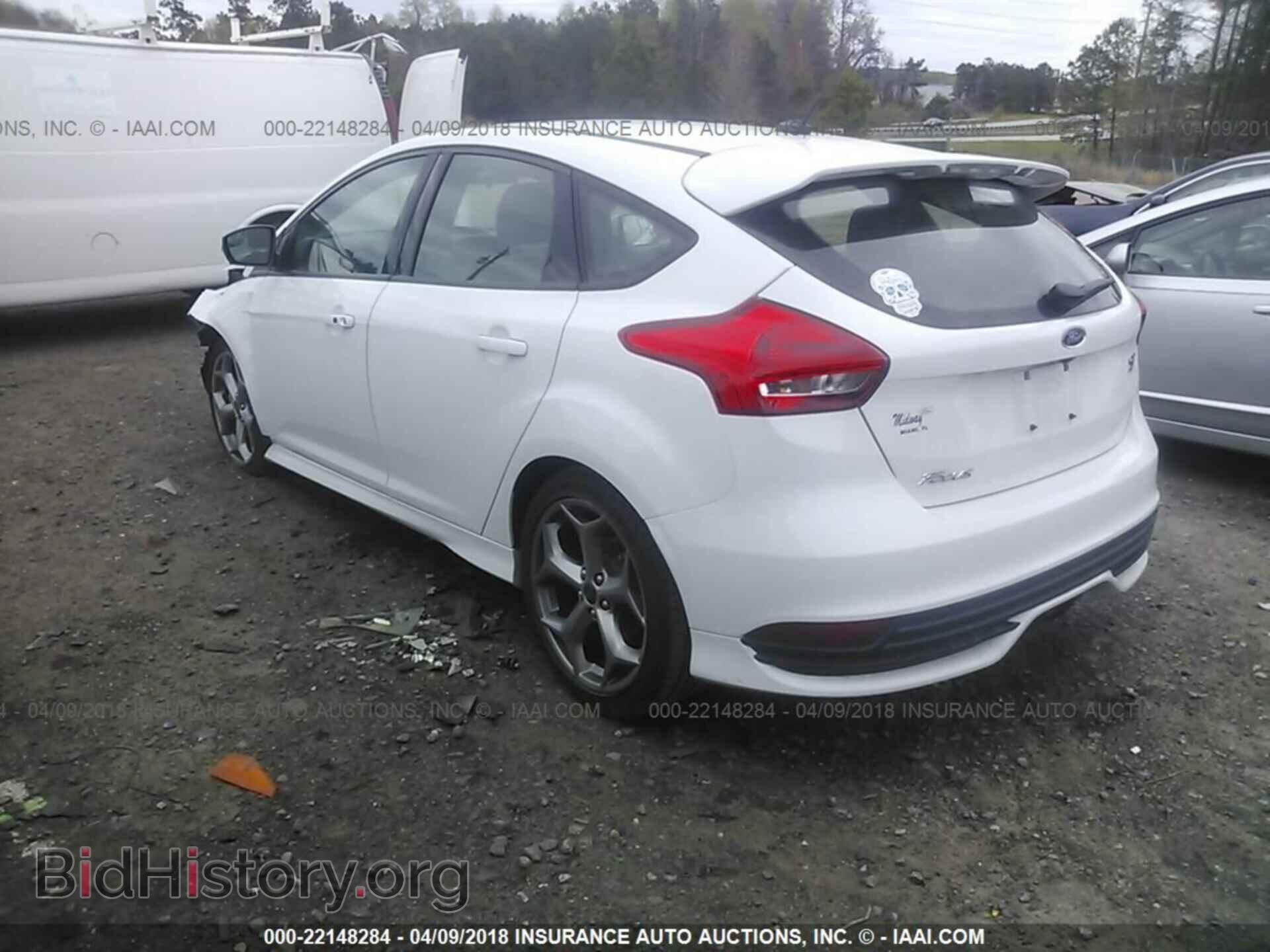 2017 Ford Focus - VIN: 1FADP3L90HL310142 - Photo 3