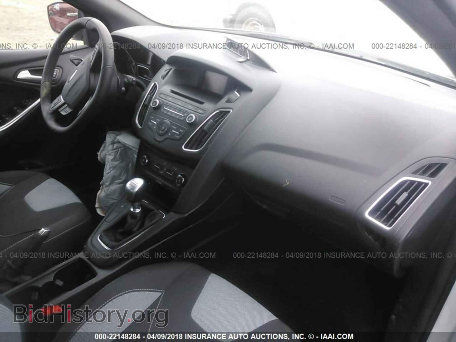 2017 Ford Focus - VIN: 1FADP3L90HL310142 - Photo 5