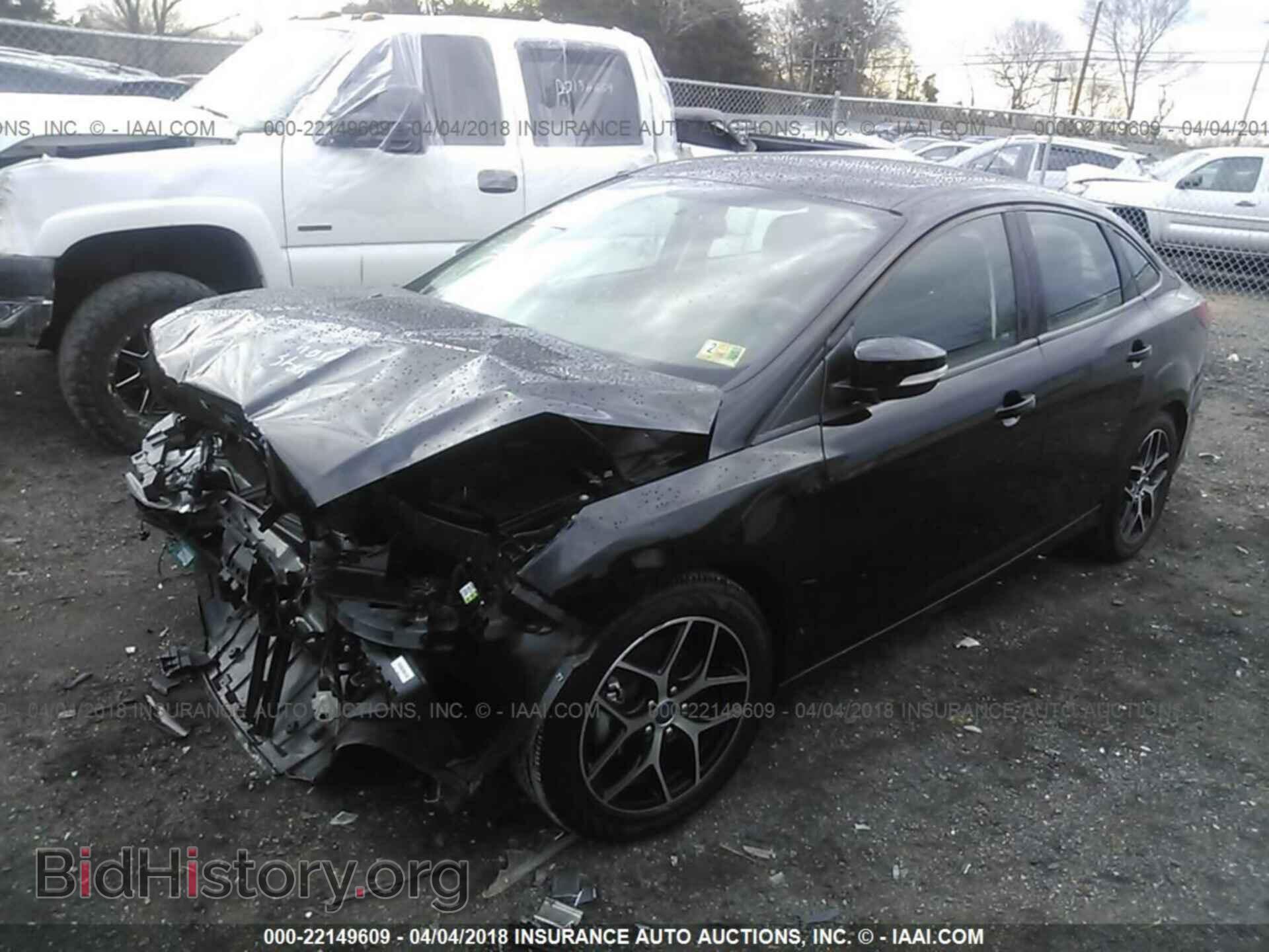 2017 Ford Focus - VIN: 1FADP3H22HL306587 - Photo 2